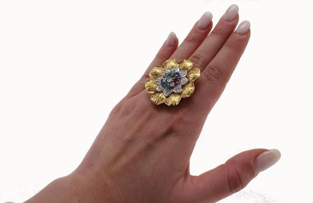 Sapphire Ruby Emerald Diamond Gold Cluster Ring In Good Condition For Sale In Marcianise, Marcianise (CE)