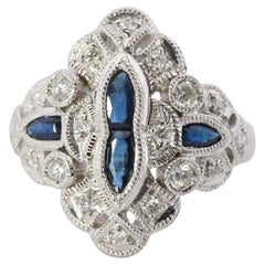 Saphir-Schild-Ring. Platin-Schild-Ring. Breites Band mit Saphiren und Diamanten.