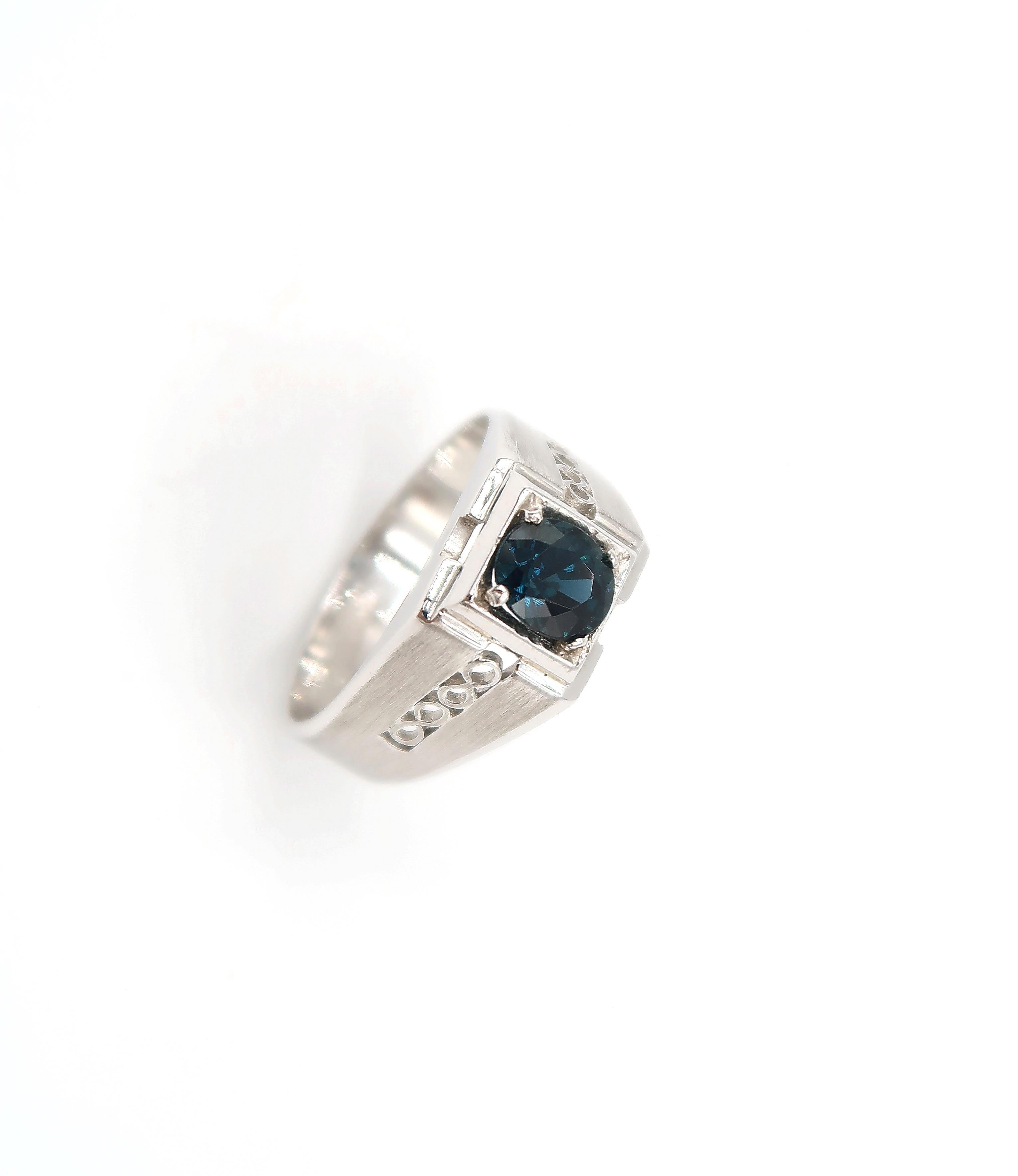 Sapphire Solitaire Brushed Platinum Men's Ring

Please let us know upon checkout should you wish to have the ring resized. 
Ring size: 55

Sapphire: 1.30ct.
Platinum: 8.0g.