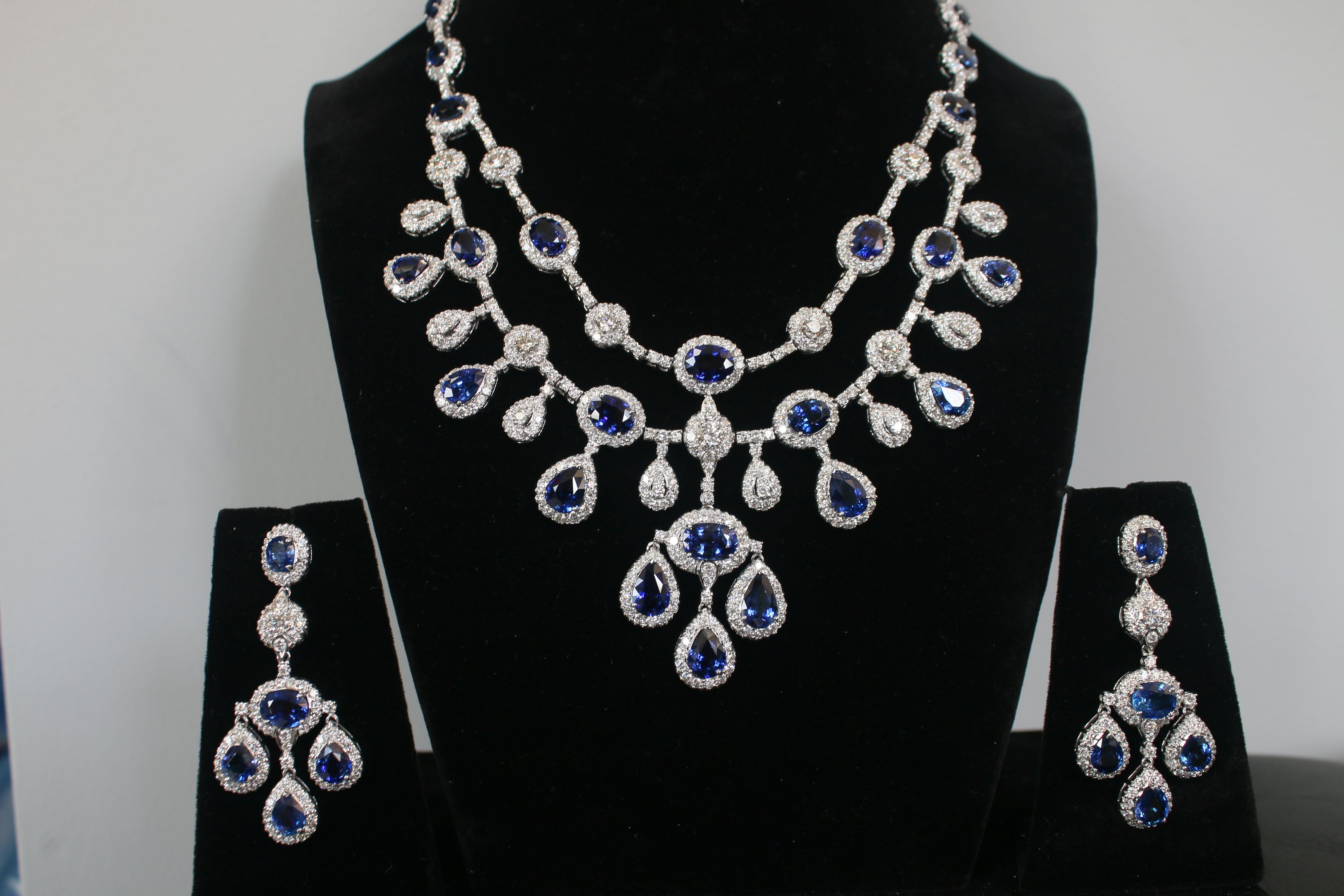 Round Cut Sapphire Starlight Necklace Set - Unheated Blue Sapphire & Diamond Earrings Set  For Sale
