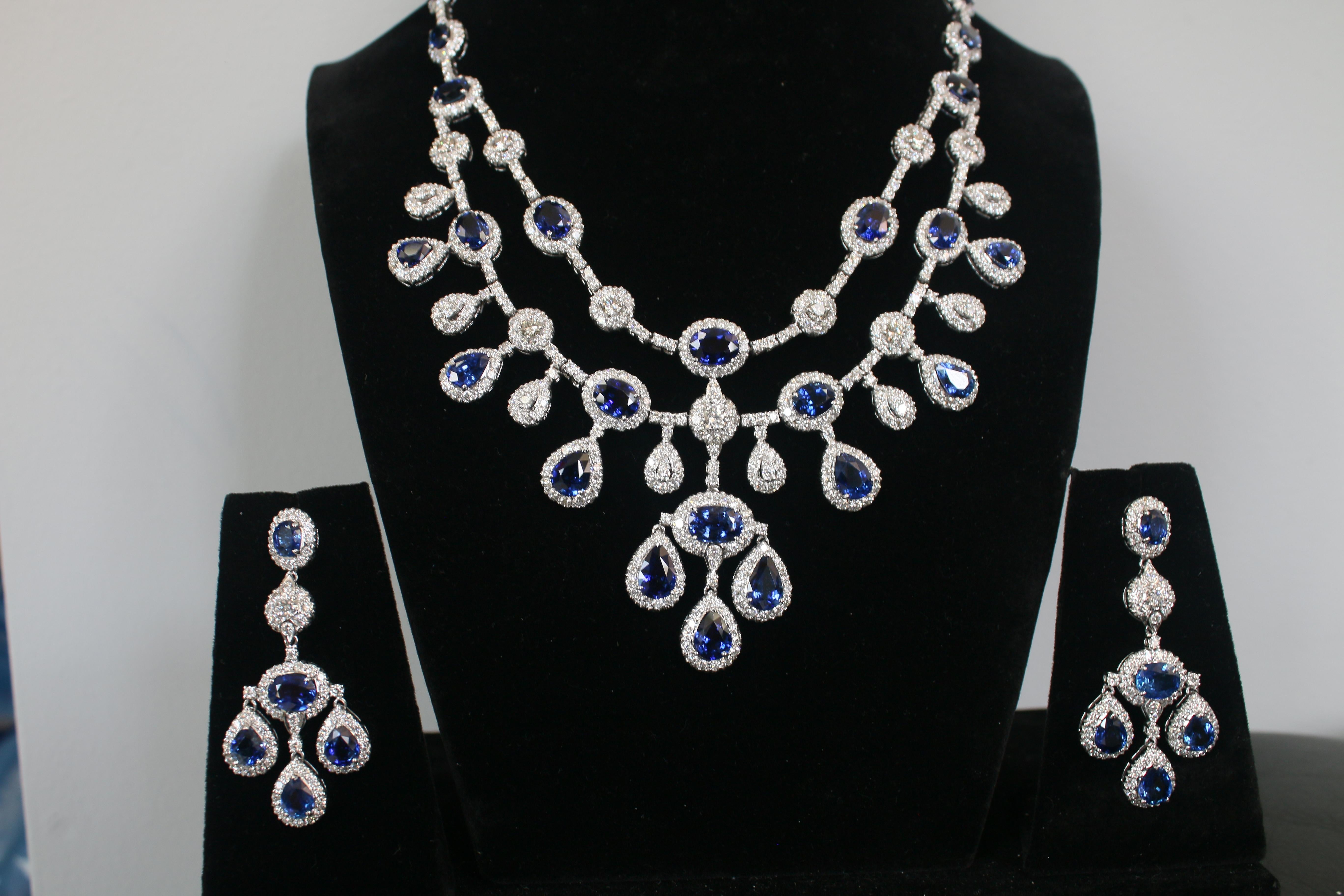 Ensemble collier Starlight en saphir bleu non chauffé et boucles d'oreilles en diamants en vente 1