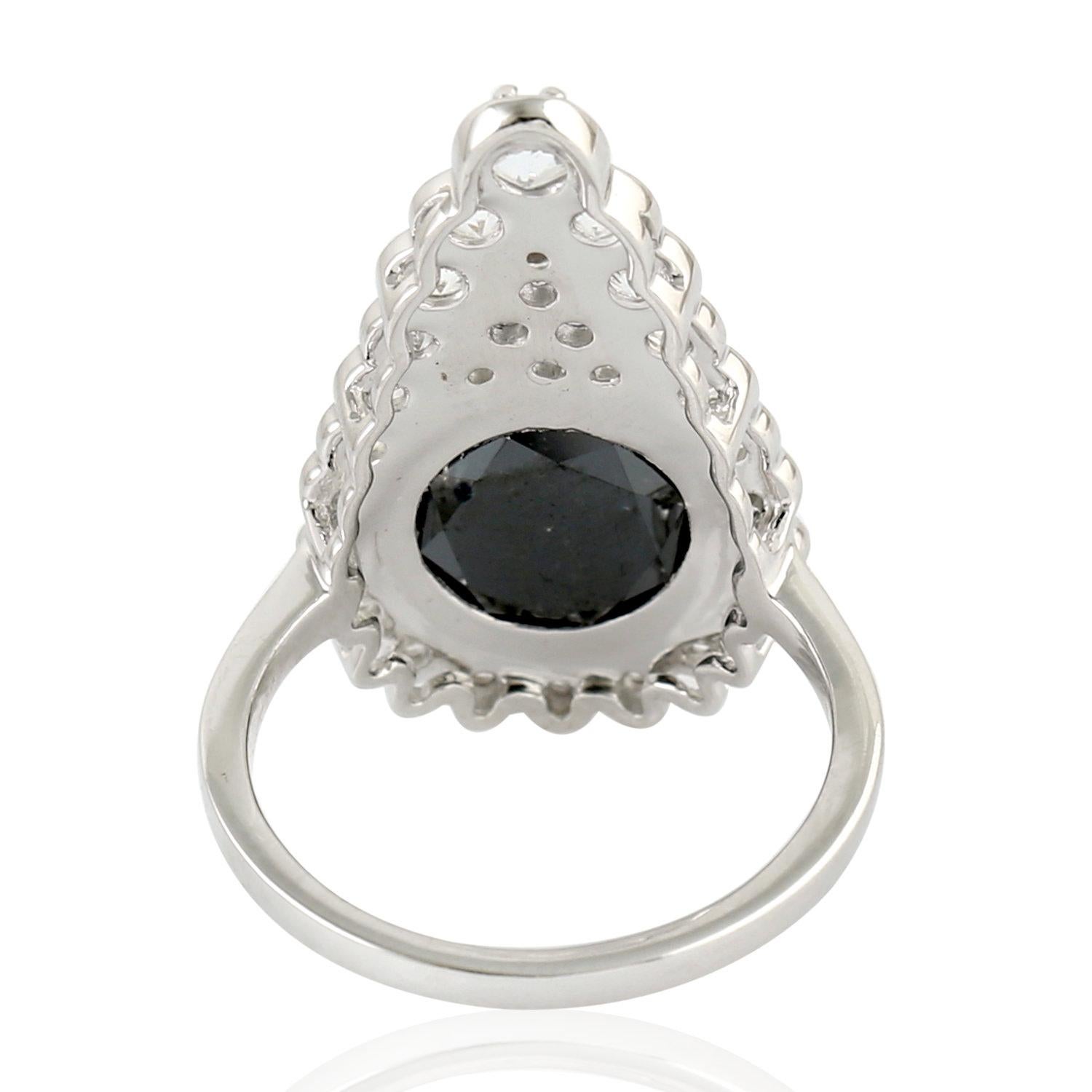 Art Deco Black Sapphire Cocktail Ring with Brillint Cut Diamond Made in 18k Gold For Sale