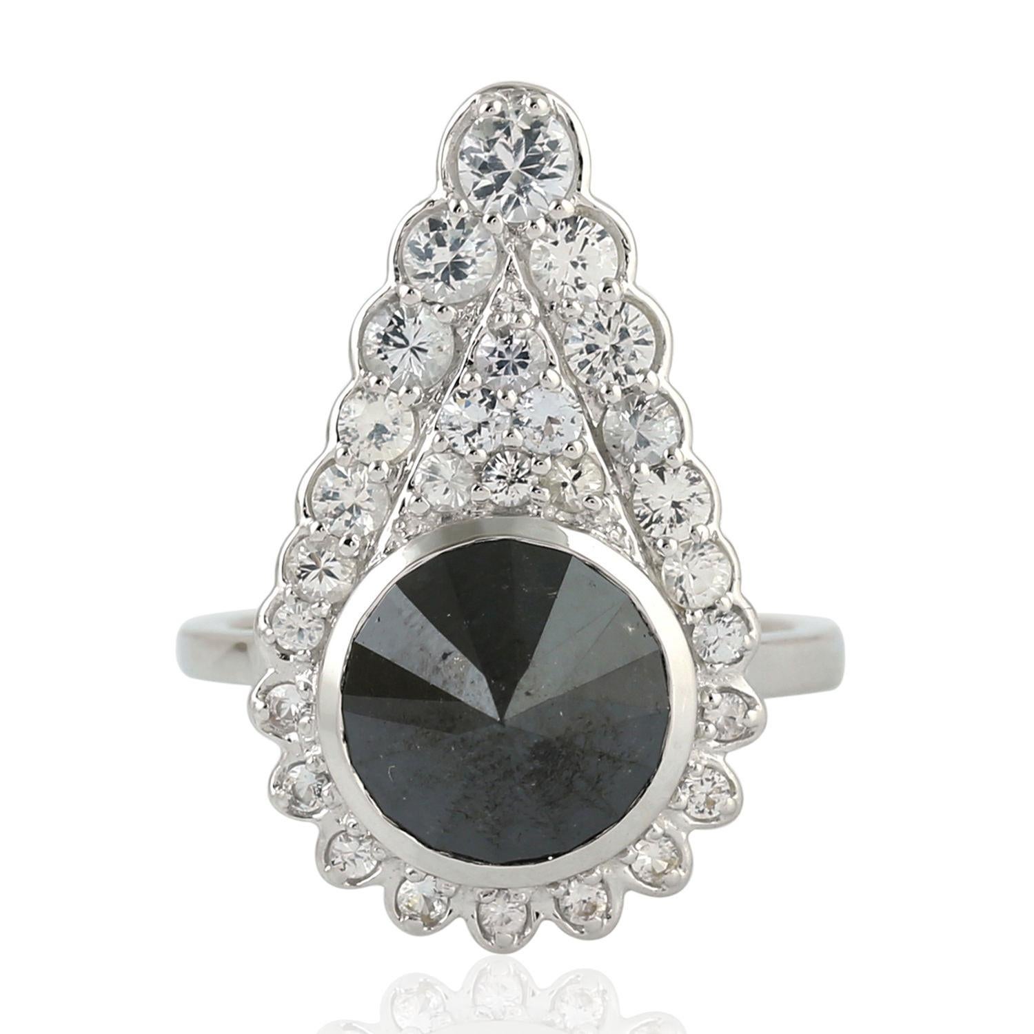 Black Sapphire Cocktail Ring with Brillint Cut Diamond Made in 18k Gold In New Condition For Sale In New York, NY