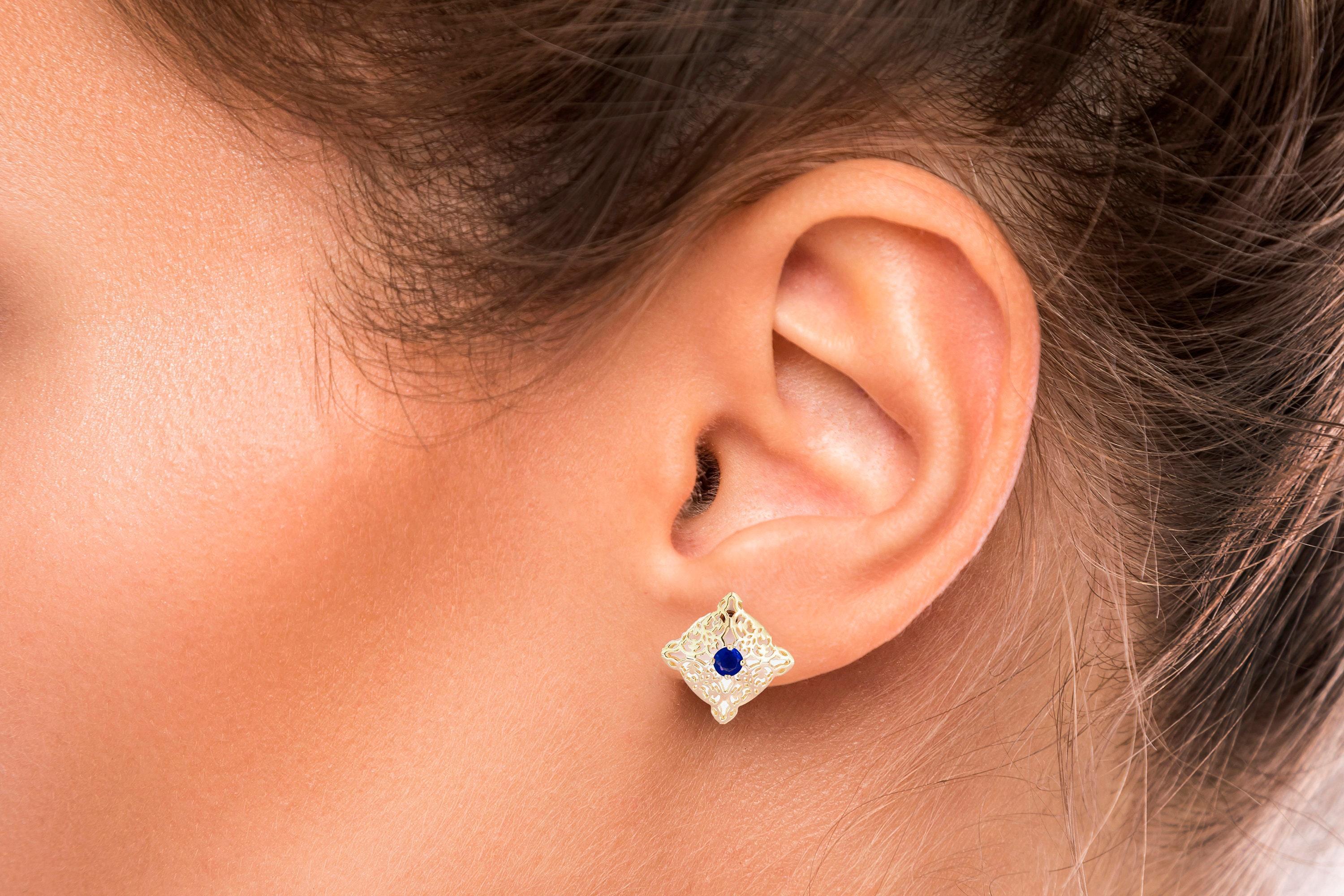 Sapphire stud earrings For Sale 3