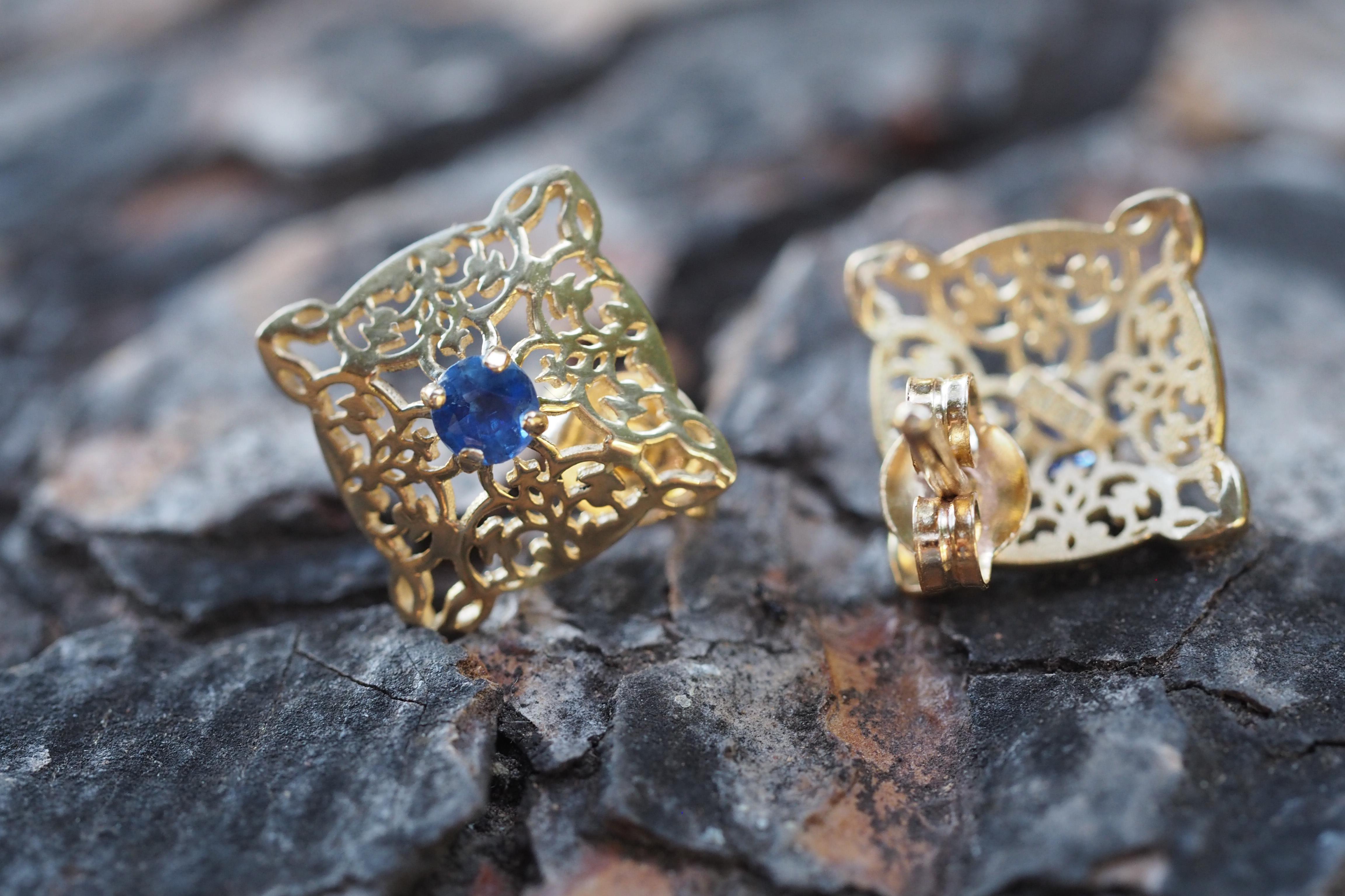 Sapphire stud earrings in 14 k gold.  For Sale 5