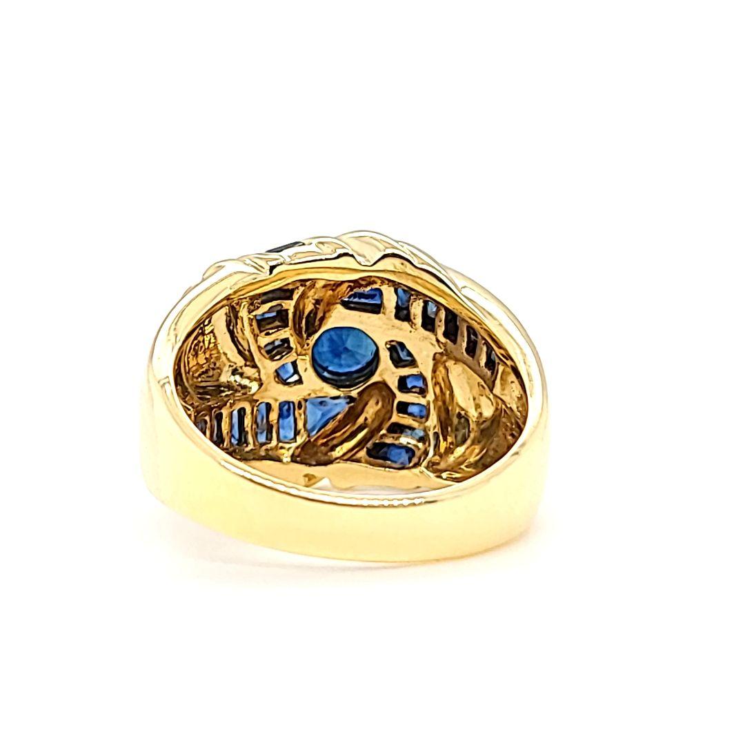Sapphire Swirl Dome Ring in Yellow Gold In Good Condition For Sale In Coral Gables, FL