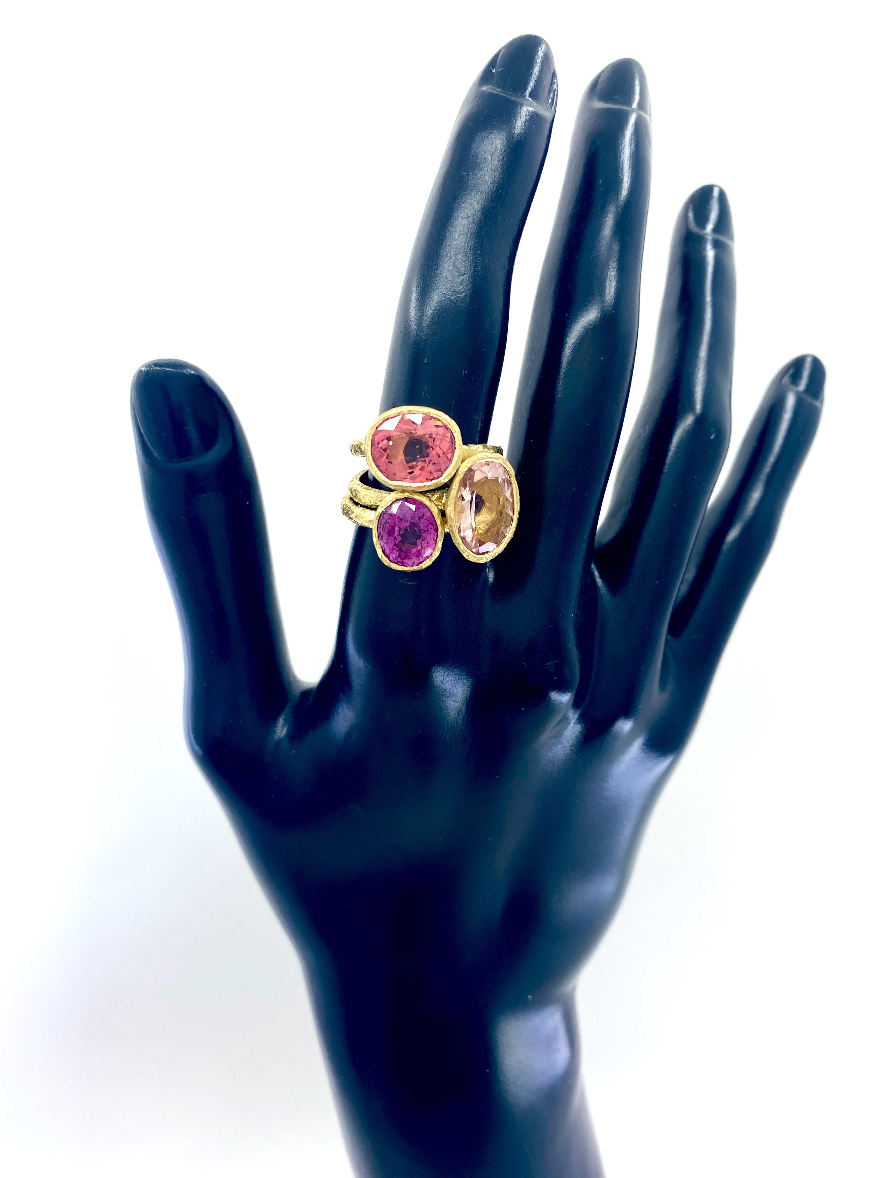 Saphir, Turmalin und Morganit „Think Pink!“ Stack Set aus 18 Karat Gelbgold 11