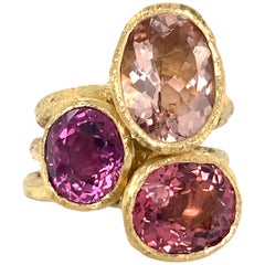 Saphir, Turmalin und Morganit „"Think Pink!“ Stack-Set aus 18 Karat Gelbgold