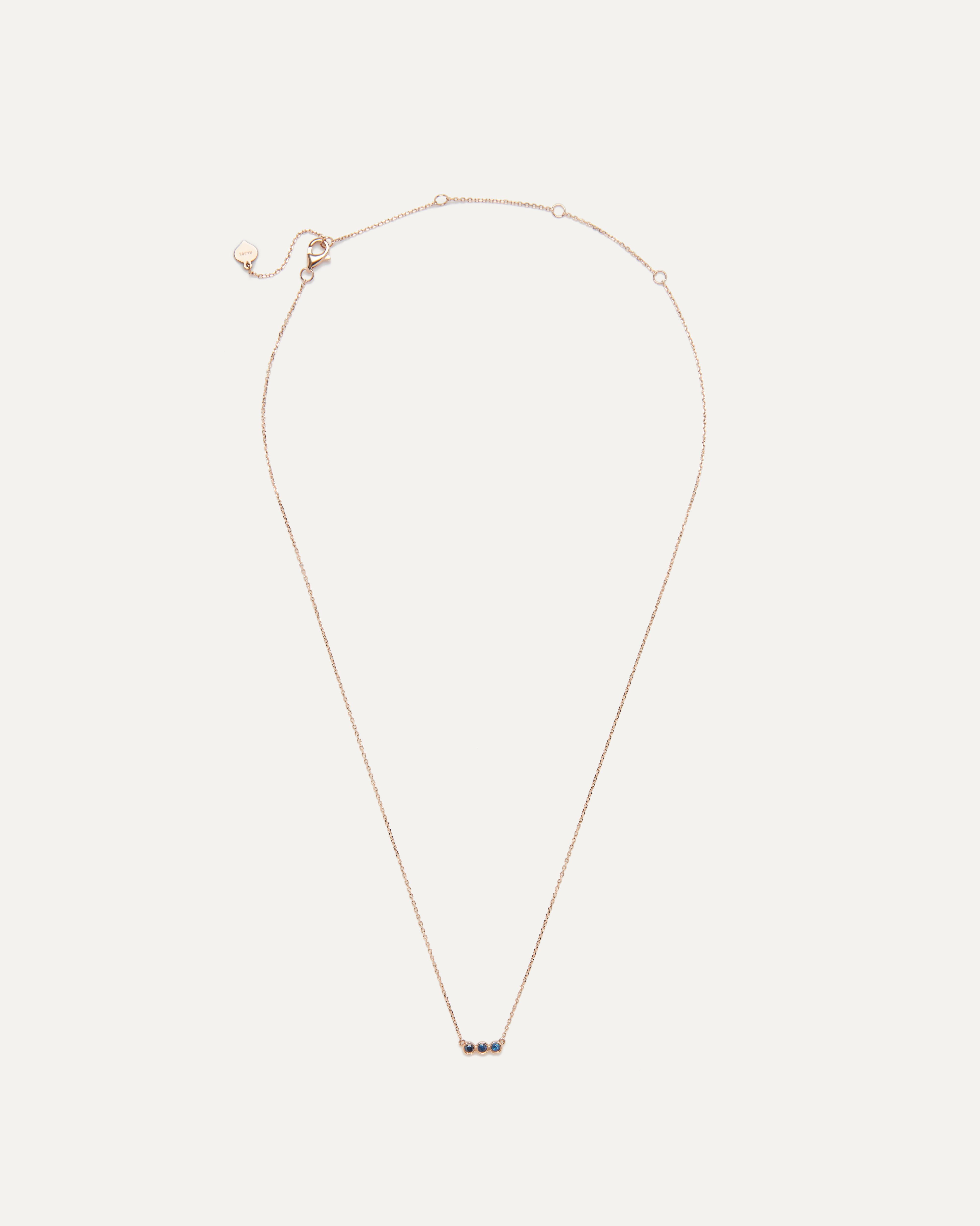 Round Cut Sapphire Trio Pendant Necklace For Sale