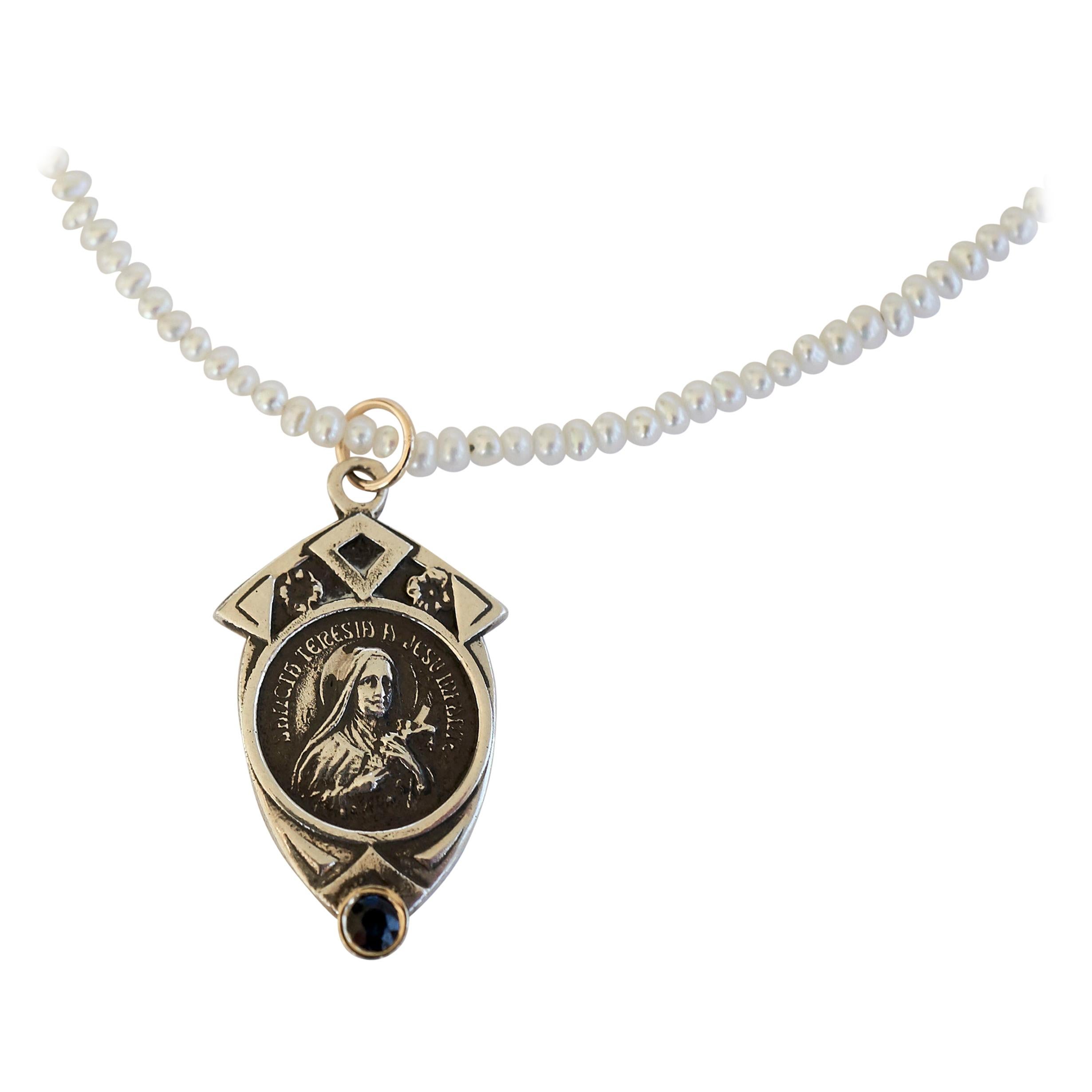 Sapphire Virgin Mary Medal Coin Pendant White Pearl Labradorite Chain Necklace J Dauphin

Exclusive piece with a Virgin Mary Medal in Silver with a Sapphire with a white sweatwater pearl and labradorite Necklace and a part of a goldfilled