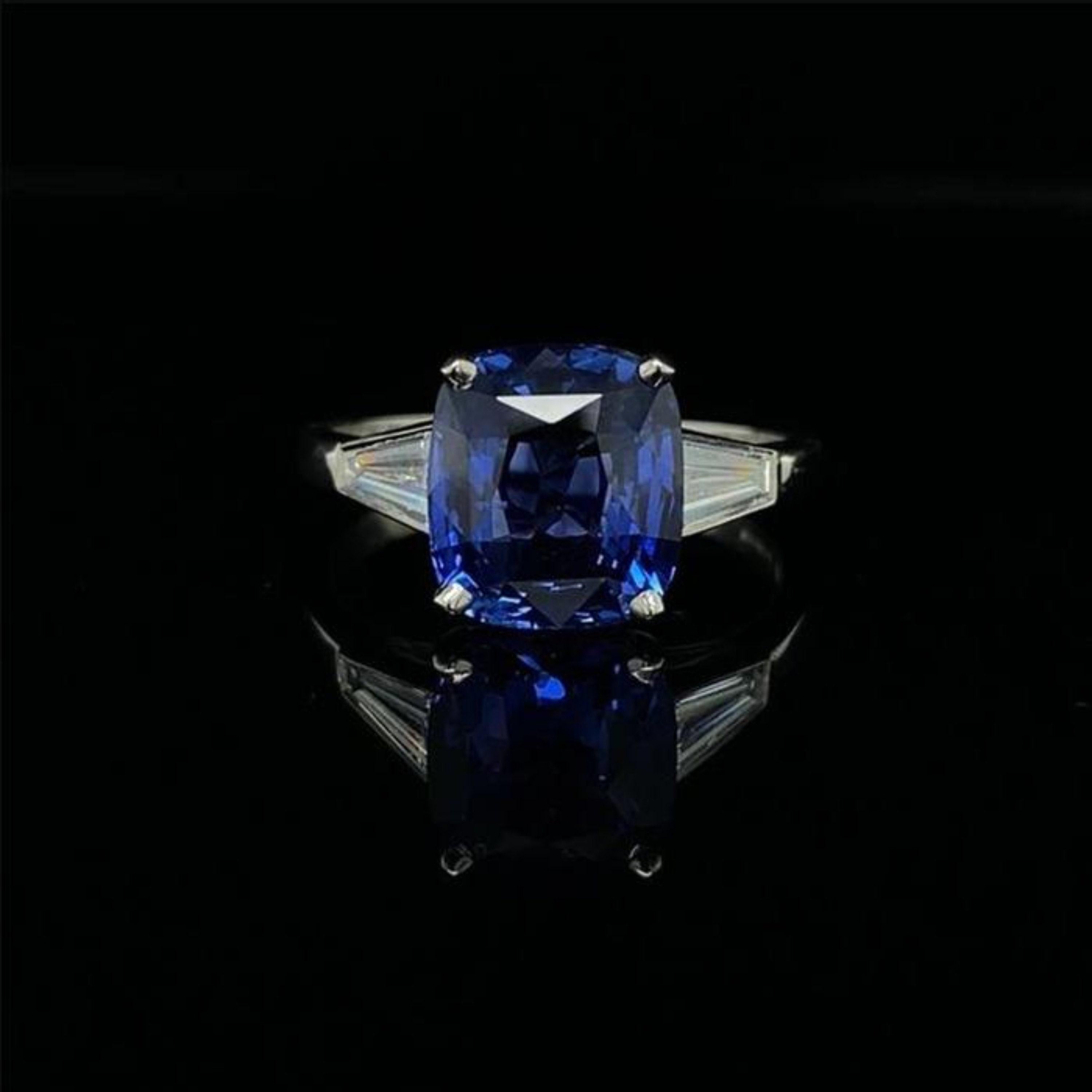 For Sale:  18K Gold 4 CT Natural Sapphire Diamond Antique Art Deco Style Engagement Ring 4