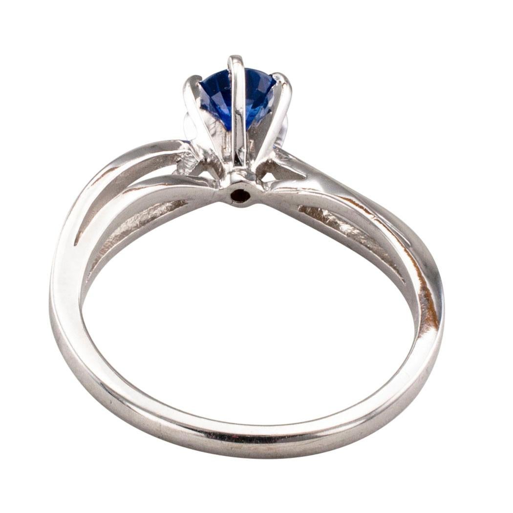 Anello di fidanzamento a sei punte con zaffiro in oro bianco 14 carati In condizioni buone in vendita a Los Angeles, CA