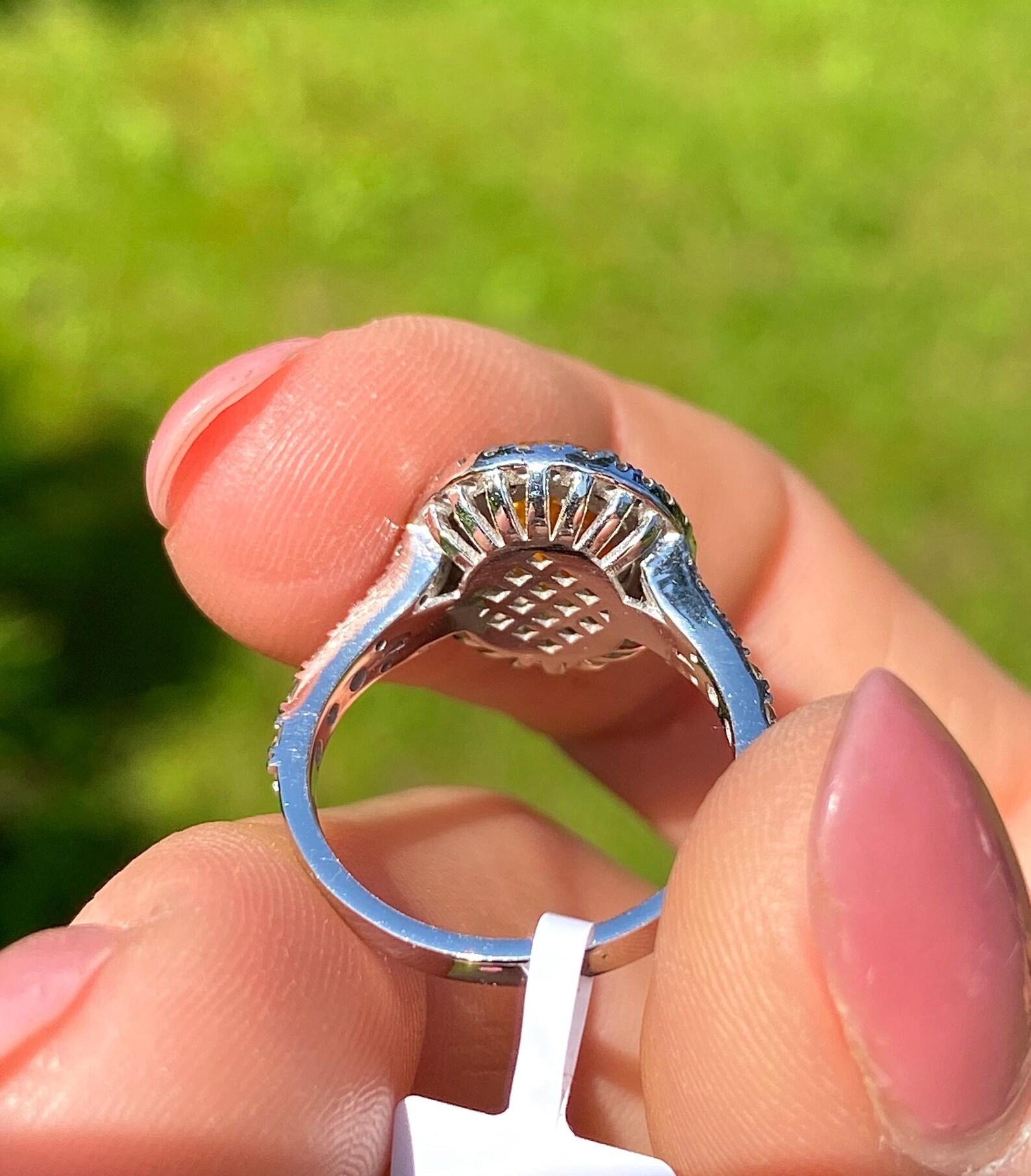 Sapphire Yellow and Diamonds natural gemstone Ring, 14 Karat White Gold, 7US in vendita 2