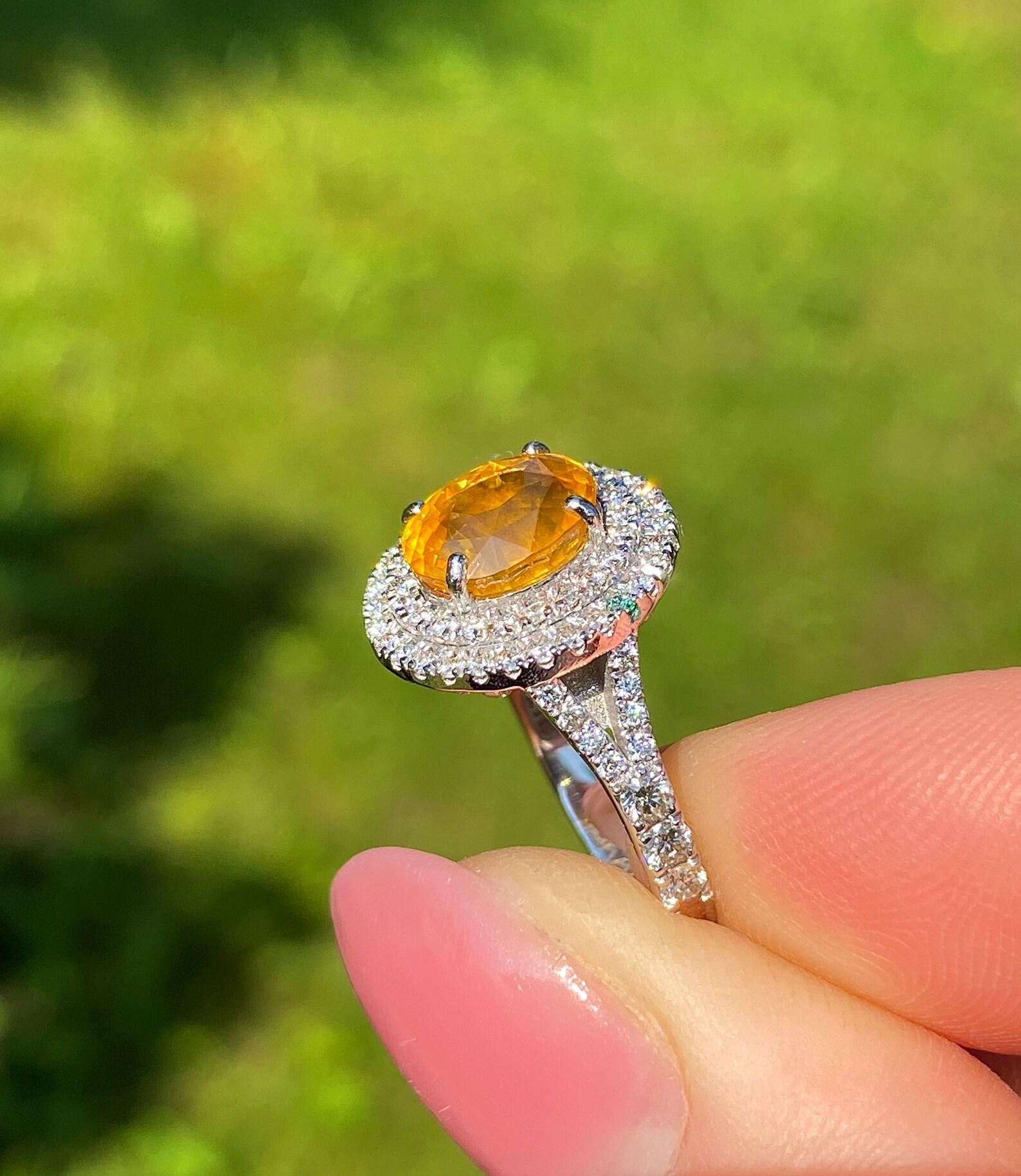 Sapphire Yellow and Diamonds natural gemstone Ring, 14 Karat White Gold, 7US in vendita 4