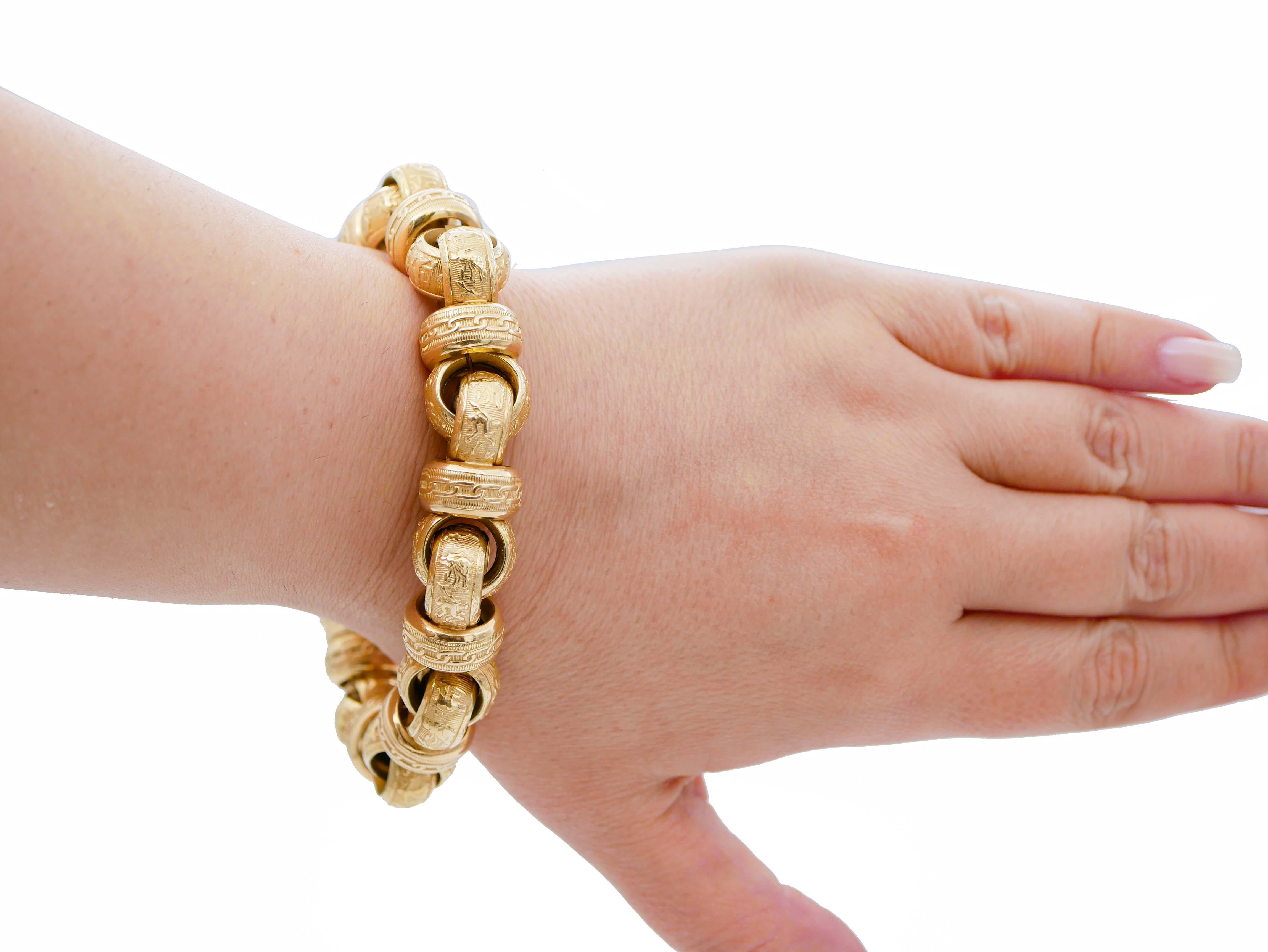 Cabochon Sapphires, 14 Karat Yellow Gold Retrò Bracelet For Sale