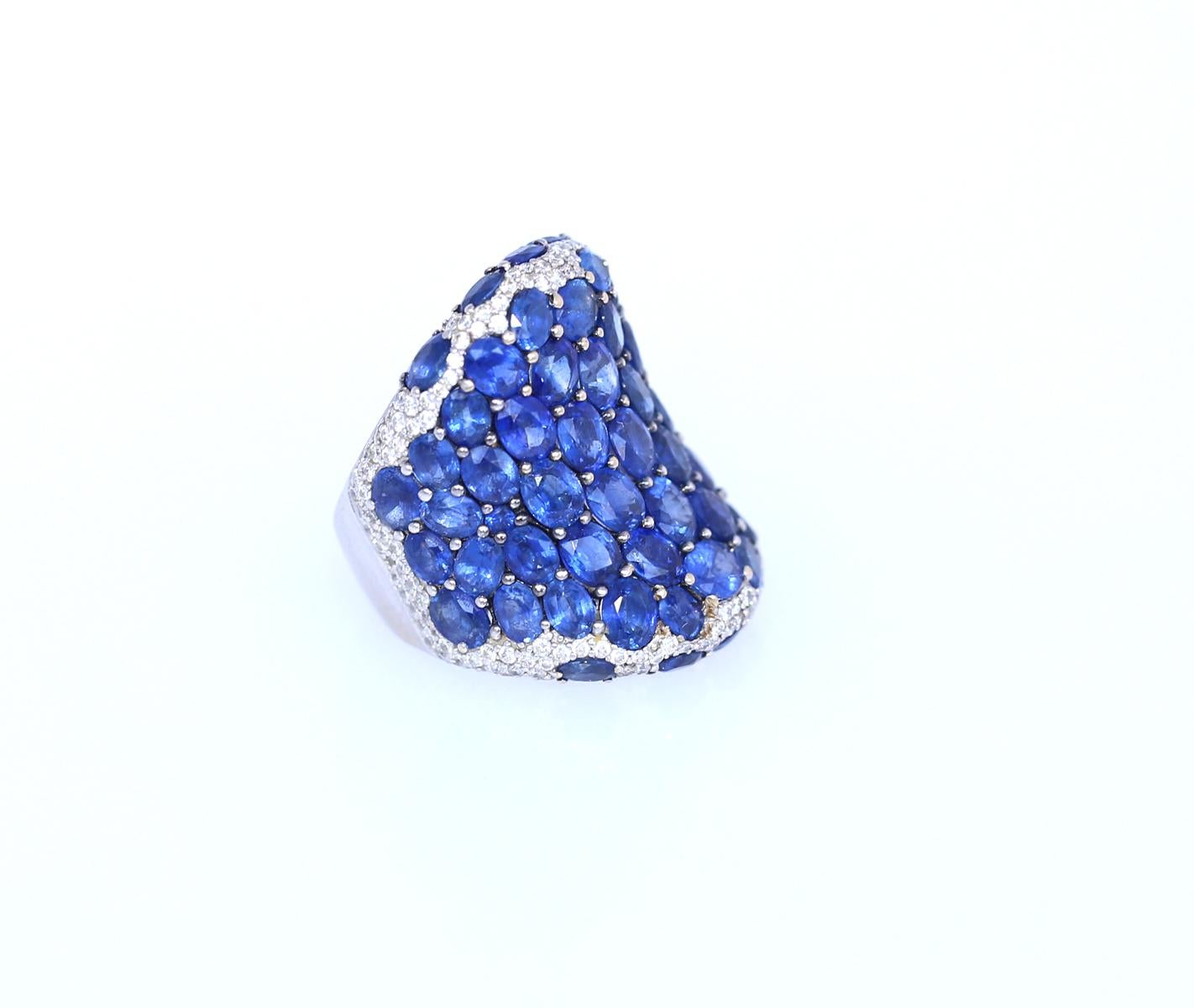 Saphire 17 Karat Diamanten Mode-Ring 18K Weißgold, 2000 (Rundschliff) im Angebot