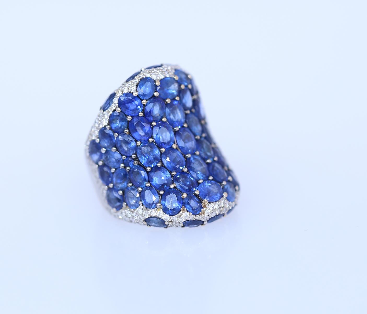 Saphire 17 Karat Diamanten Mode-Ring 18K Weißgold, 2000 im Zustand „Gut“ im Angebot in Herzelia, Tel Aviv
