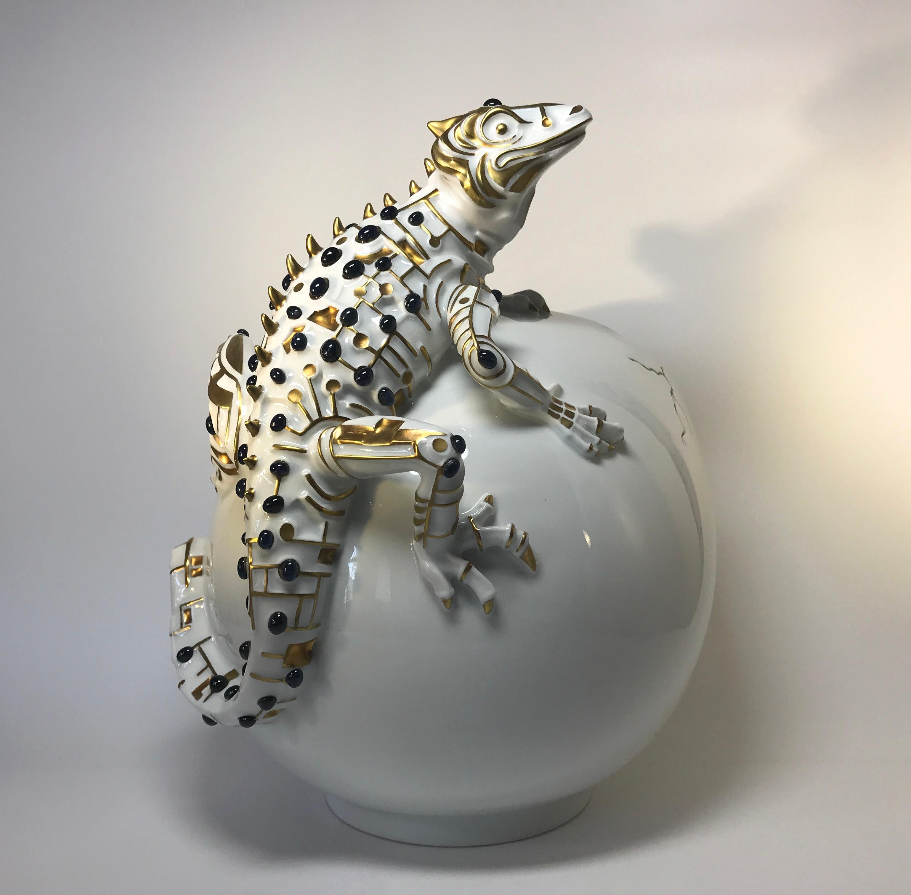 Contemporary Sapphires 24k Pure Gold, Porcelain Luxury Lizard Sculpture Egg Caviar Bowl 2000s For Sale