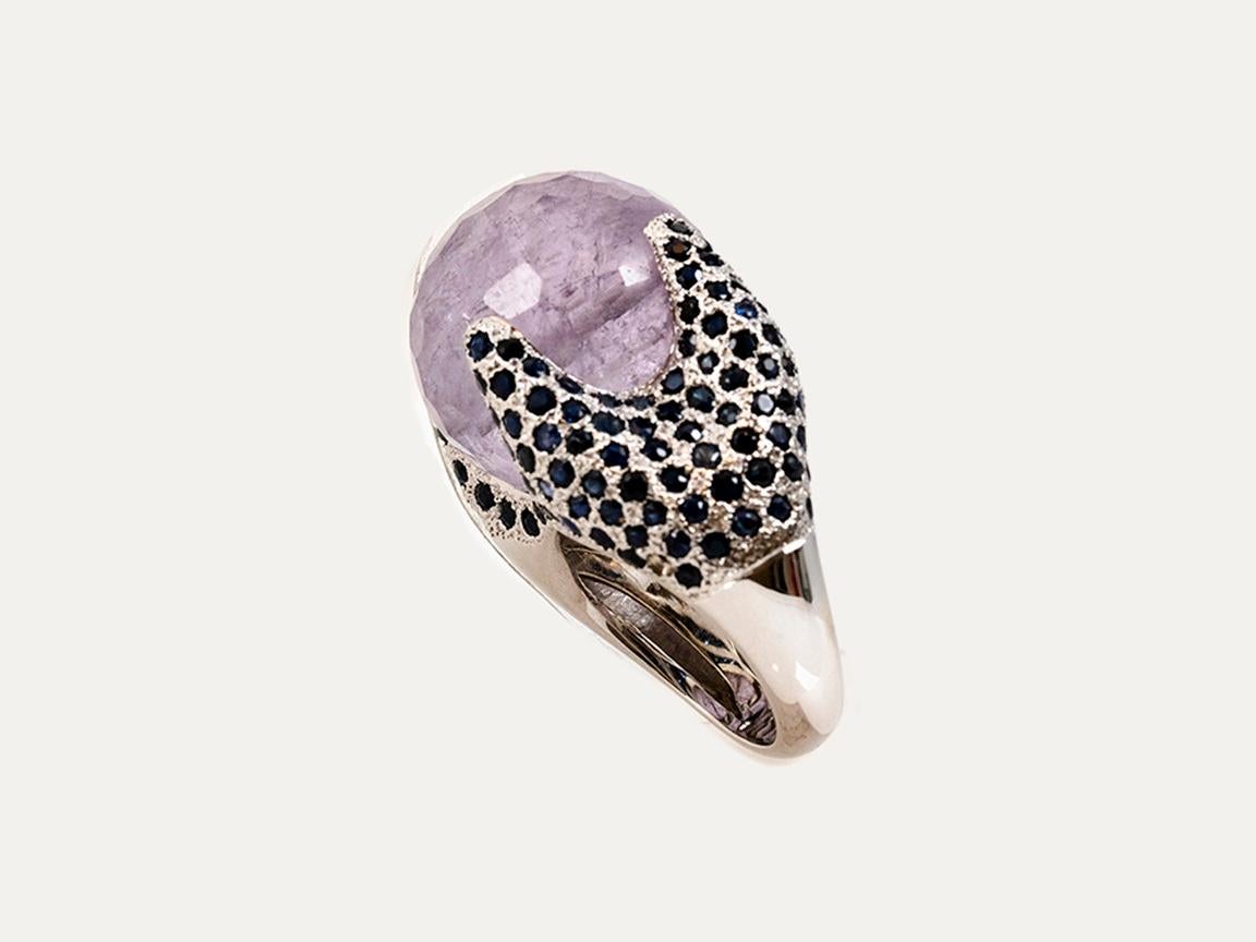 Contemporary Sapphires and Amethyste White Gold Ring For Sale