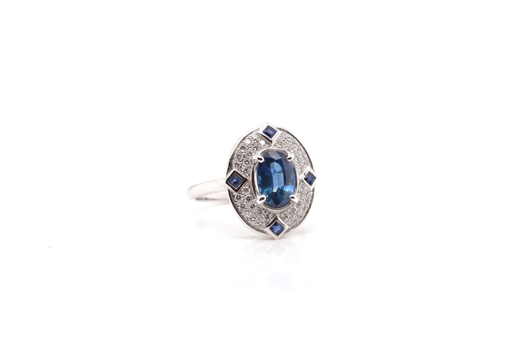 Oval Cut Sapphires and brilliant cut diamonds ring in 18k gold For Sale
