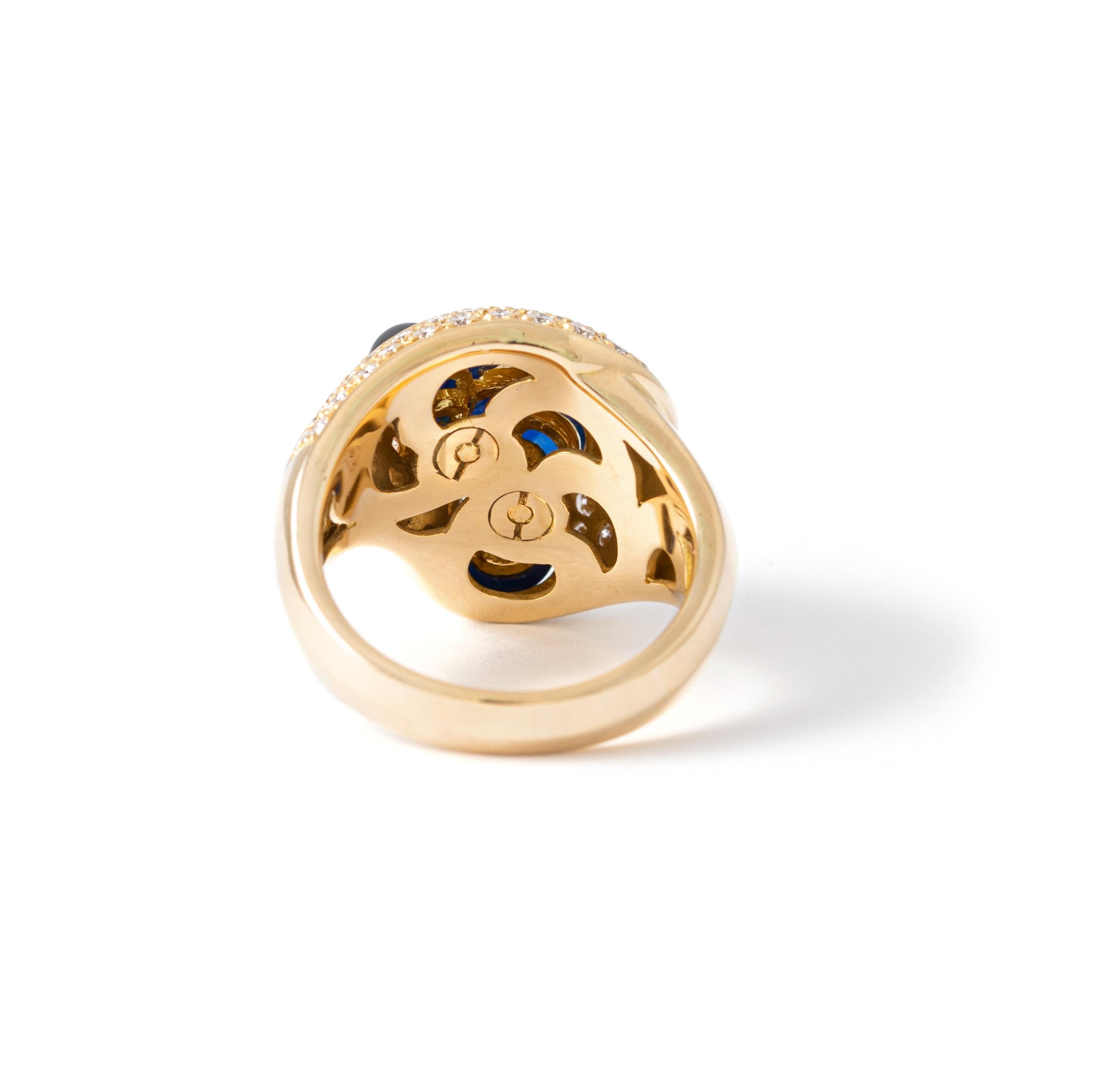 Bague en or or ornée de saphirs et diamants en vente 6
