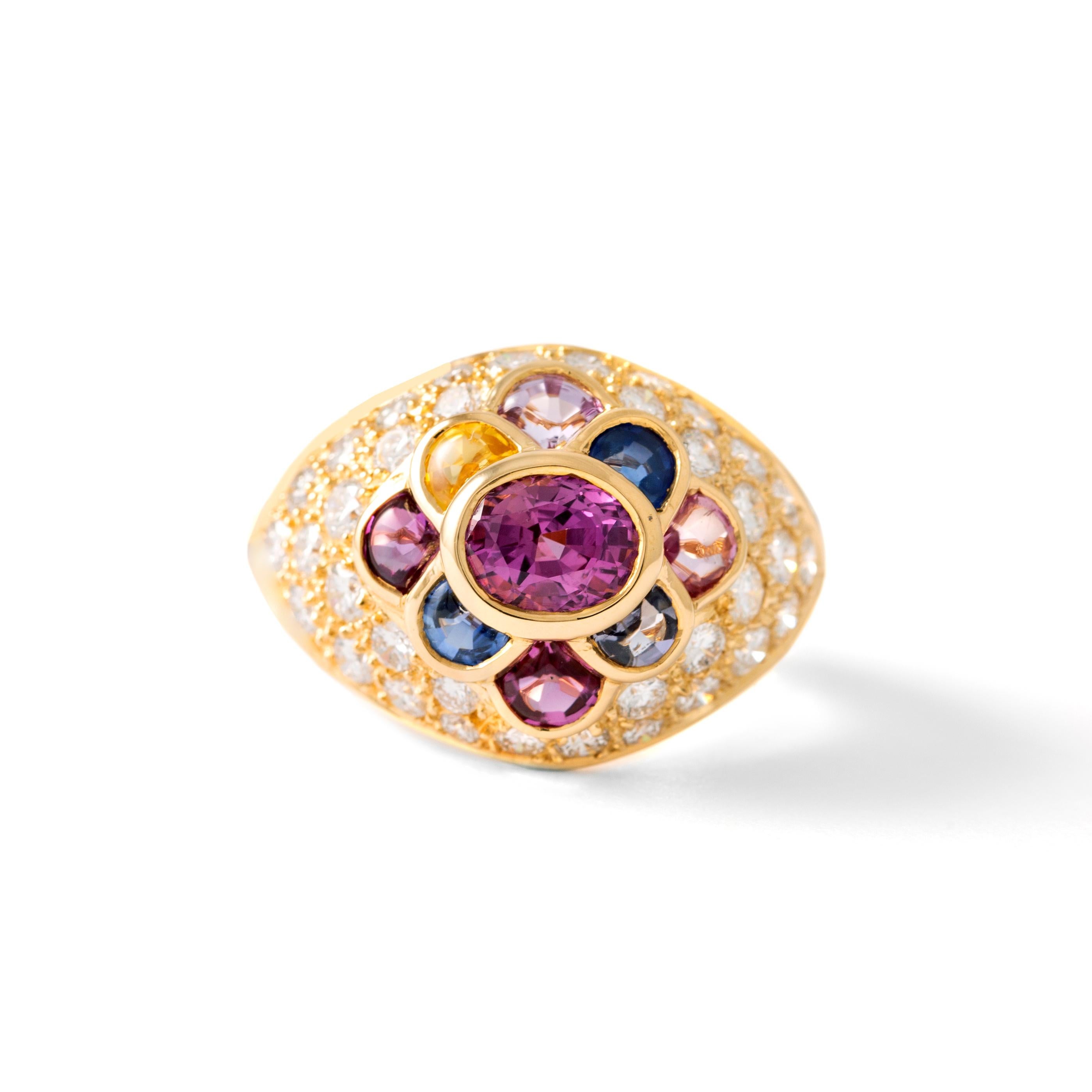 Ring in 18kt yellow gold set with one pink oval cut sapphire 0.94 cts and 8 colored sapphires 1.52 cts and 36 diamonds 1.34 cts Size 53          