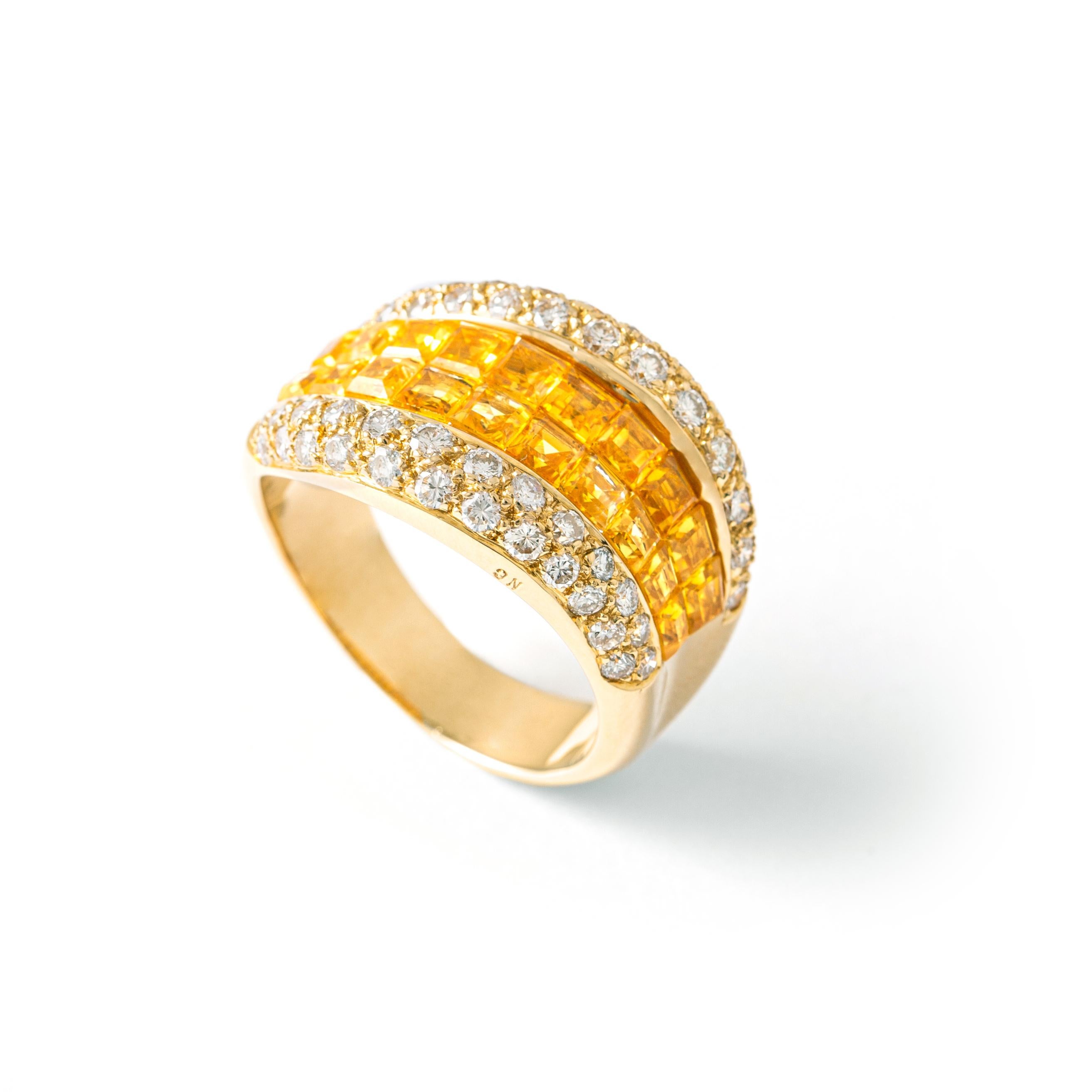 Donna Anello in oro con zaffiri e diamanti in vendita