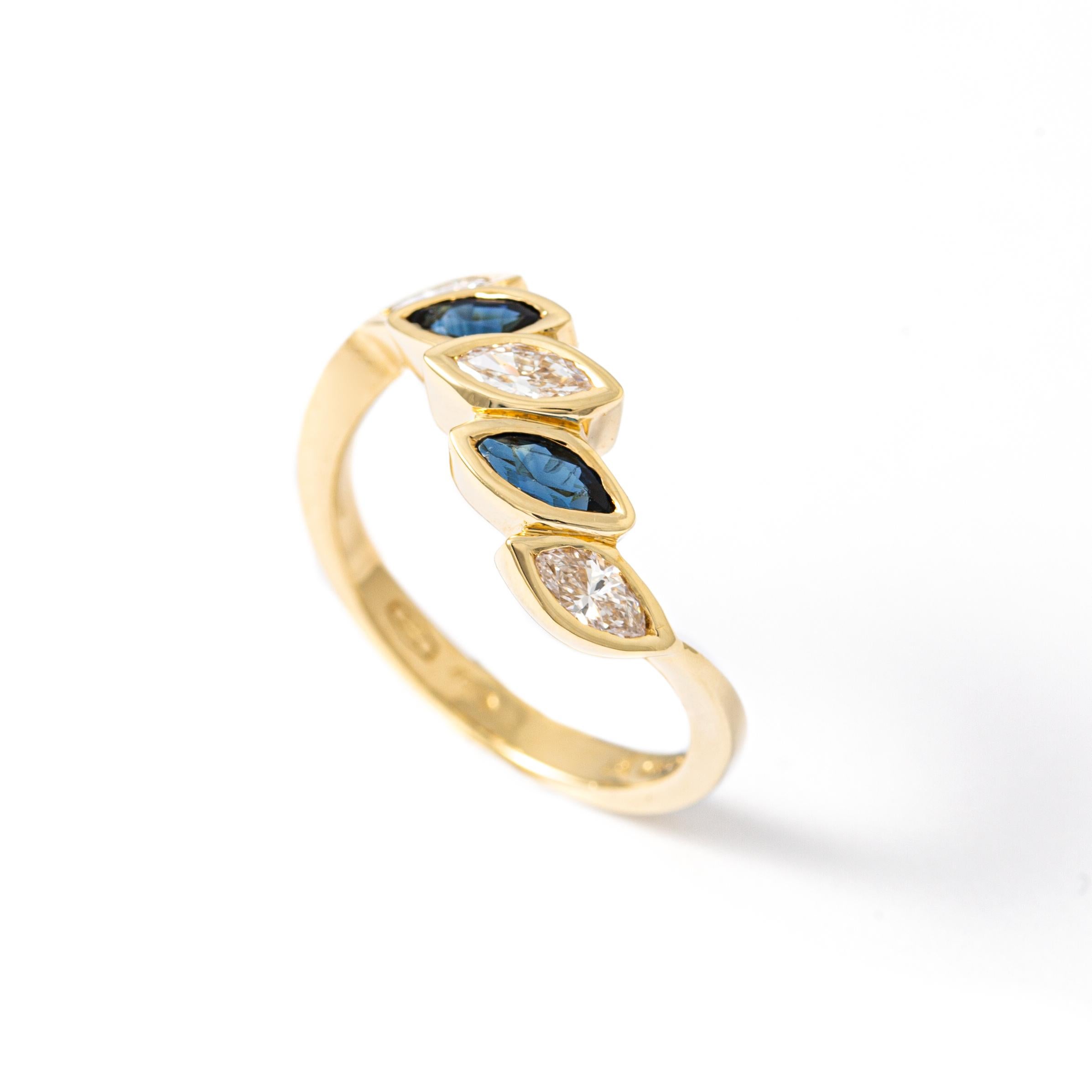 Women's Sapphires and Diamond Gold Ring For Sale