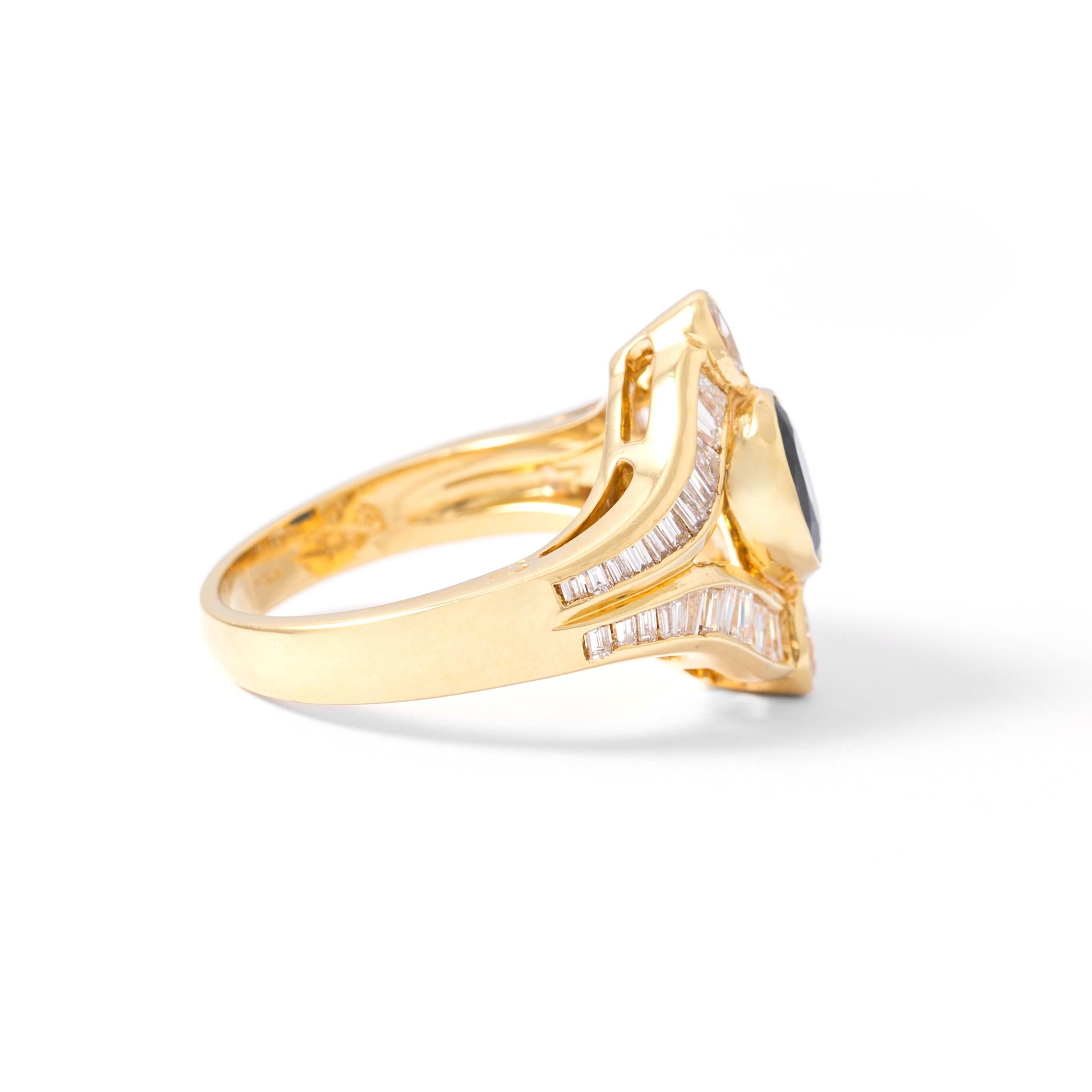 Contemporain Bague en or or ornée de saphirs et diamants en vente