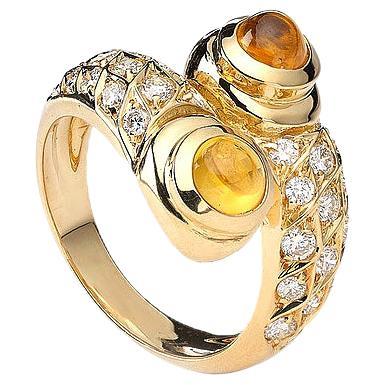 Bague en or, saphir jaune et diamants en vente