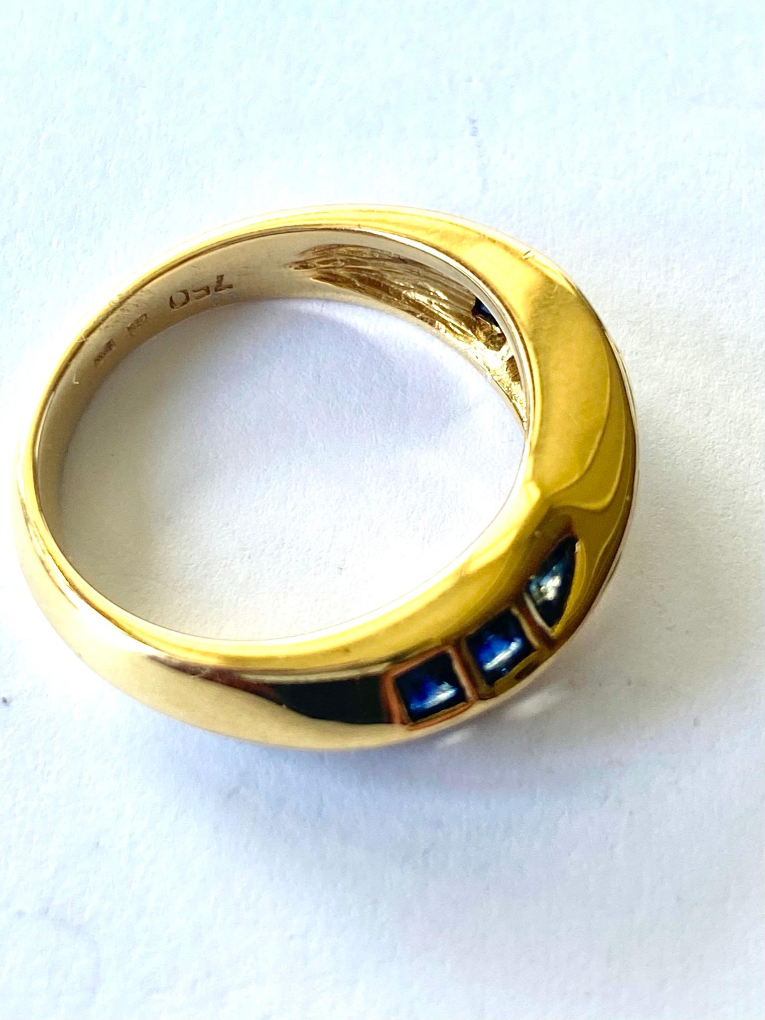 Women's or Men's Sapphires and Diamond Yellow Gold Ring For Sale