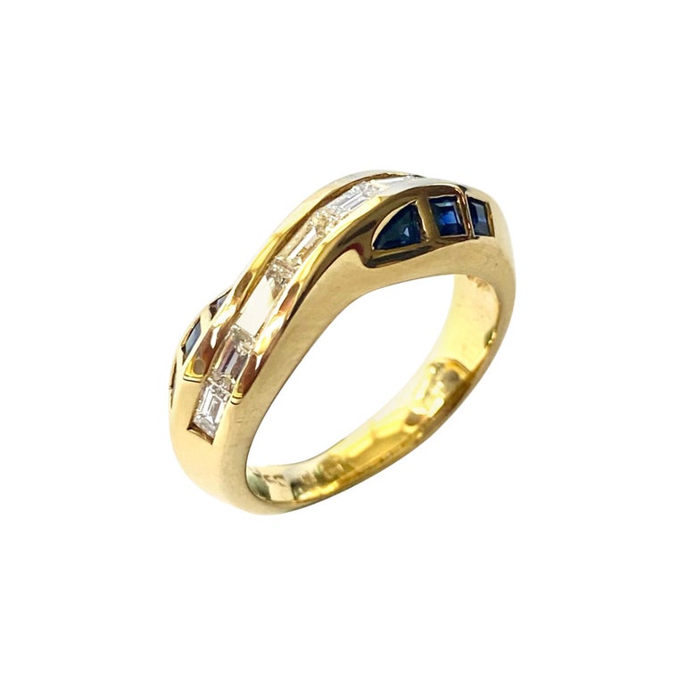 Sapphires and Diamond Yellow Gold Ring For Sale at 1stDibs