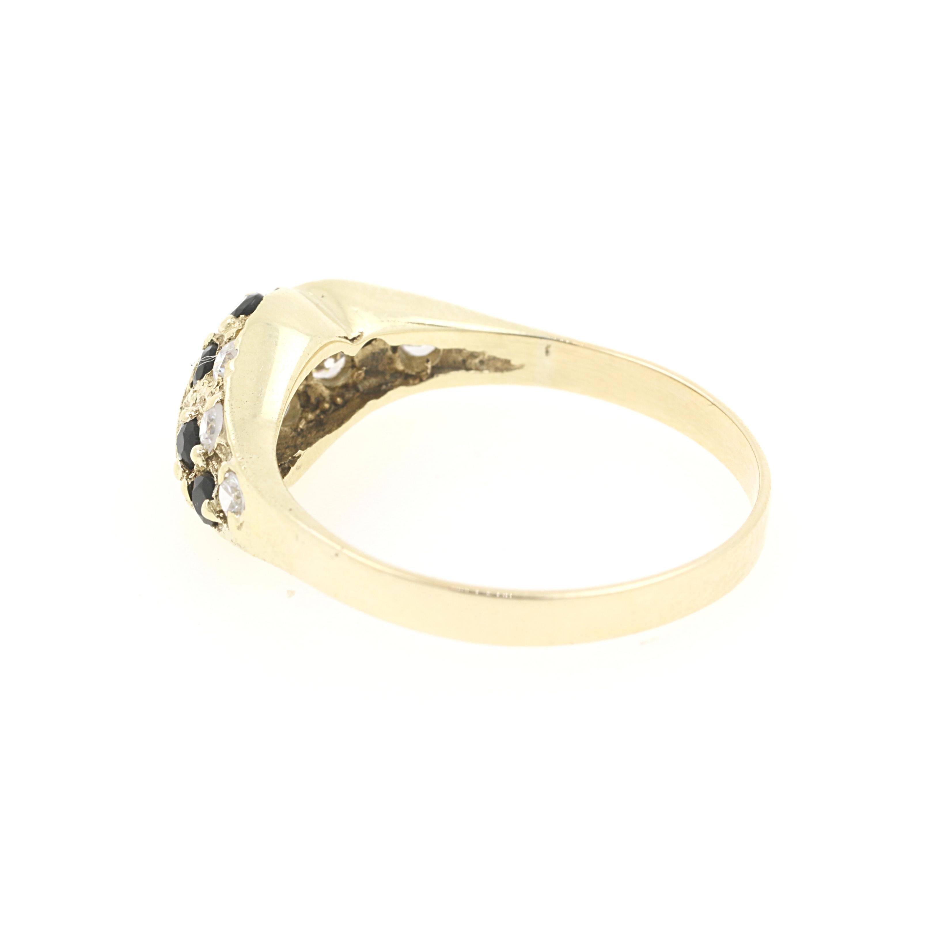 Round Cut Sapphires and Diamonds 18 Karat Yellow Gold Ring