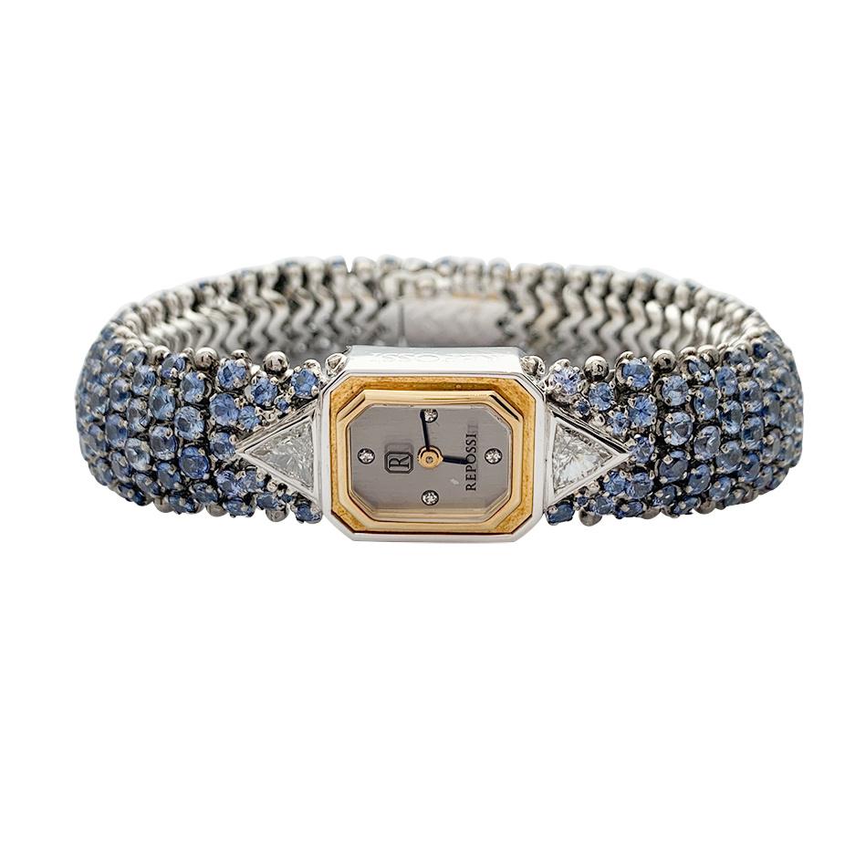 A 750/000 white and yellow gold ladies' wristwatch signed by Maison Repossi.
The supple bracelet is entirely set with a gradation of round sapphires; magnificent assembly and crimping work.
The rectangular watch case is underlined by two triangular