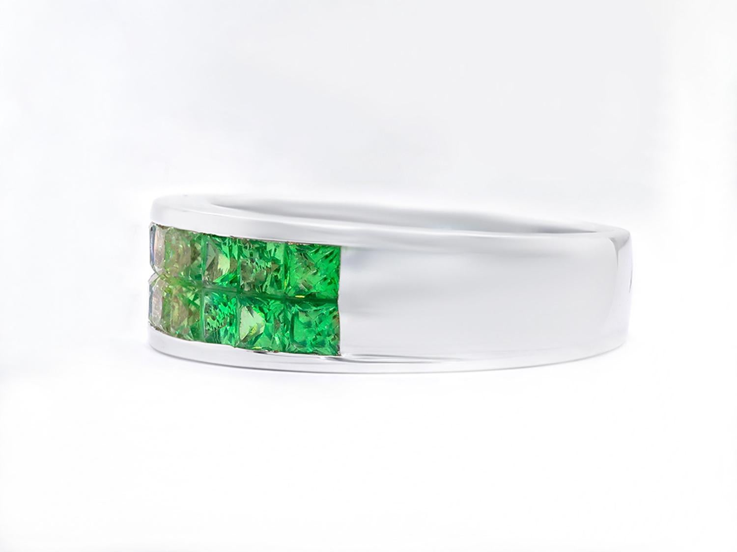 Sapphires and Tsavorites Ring 2.4 Carats 18K White Gold In Excellent Condition For Sale In Aliso Viejo, CA