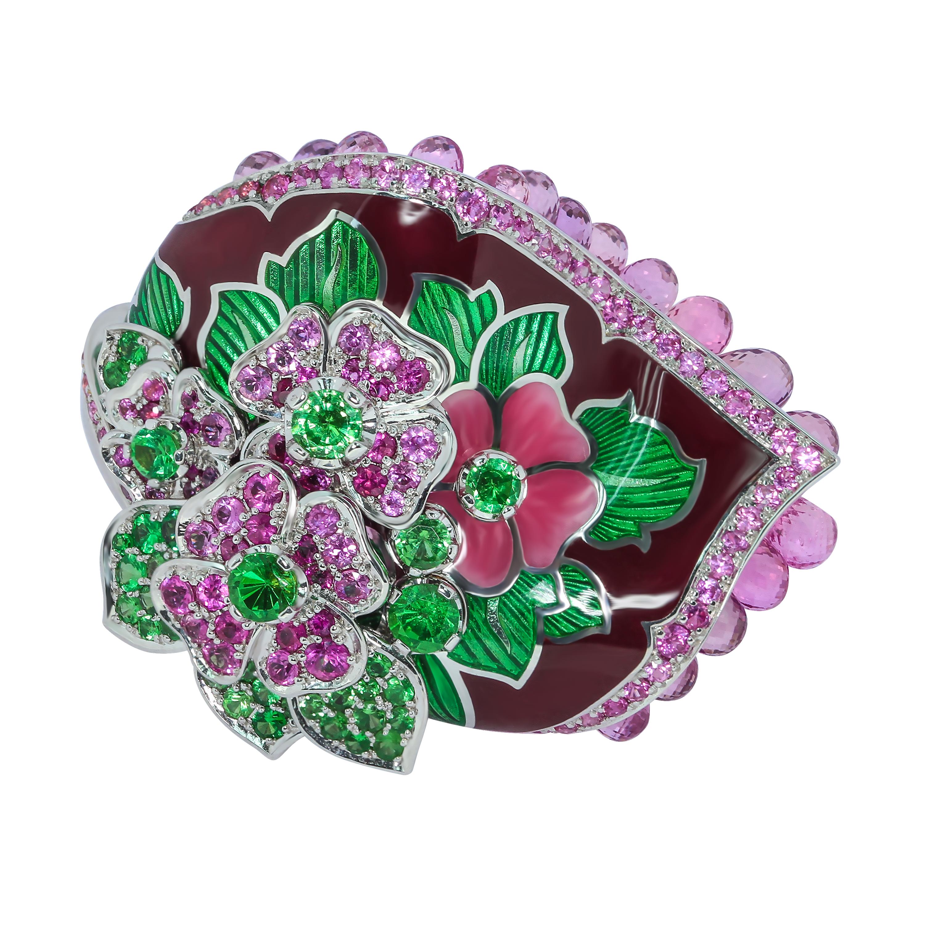 Sapphires Briolettes Tsavorites Enamel 18 Karat White Gold A'la Russe Big Ring
What do you know about Pavlovo Posad shawls? This is a large part of Russian culture, which originated in the 17th century. They are large patterned scarves, which are
