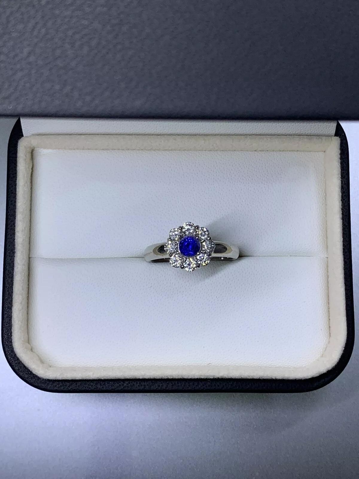 Saphirs de Ceylan bleu royal naturel non traité, poids total de 0,50 carat. Neuf - En vente à London, GB