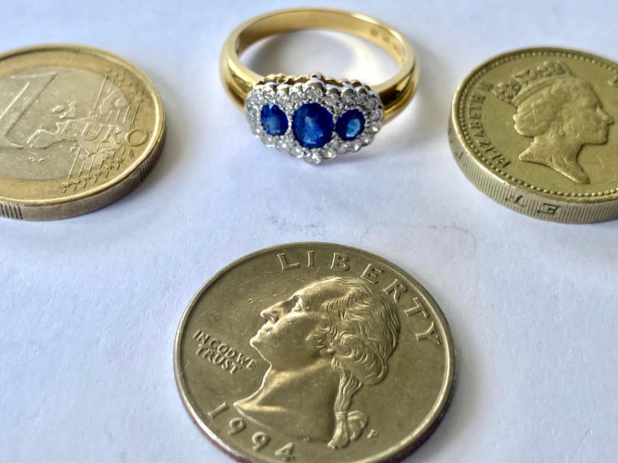 Sapphires- Diamond Ring, Traditional Model, London, 1990 In New Condition For Sale In Heerlen, NL