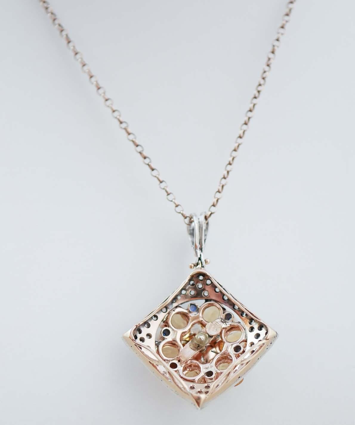 Taille mixte Saphirs, diamants, collier à pendentifs en or rose 14 carats et en argent. en vente
