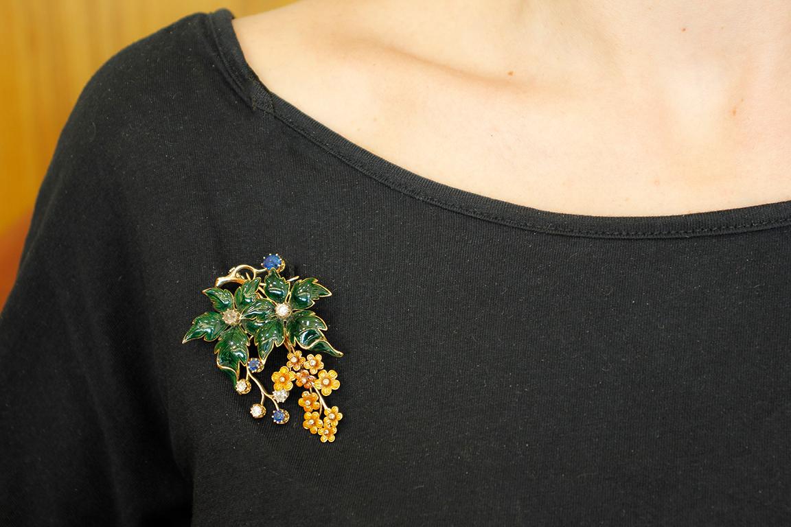 Saphire, Diamanten, 14 Karat Gelbgold und Emaille im Angebot 1