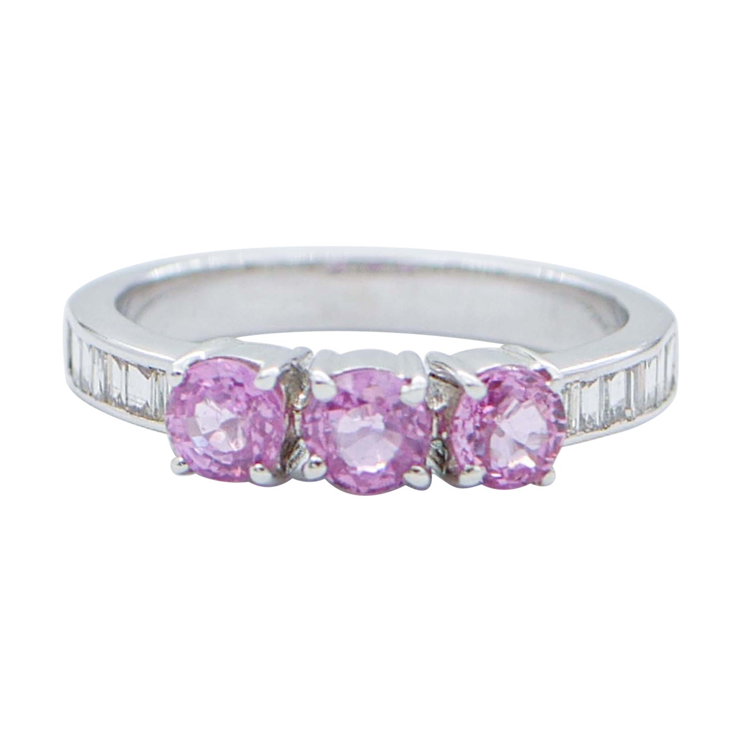 Zafiros, Diamantes, Anillo de Oro Blanco de 18 Kilates en venta