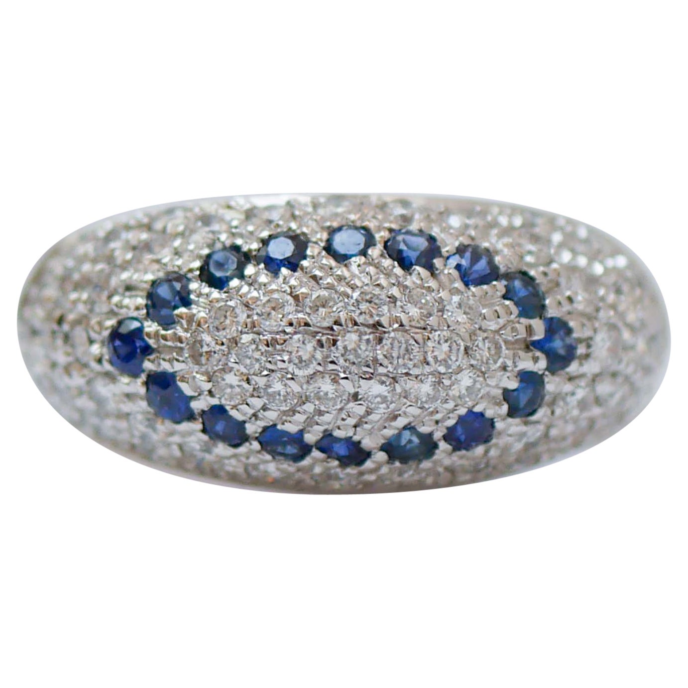 Bague en or blanc 18 carats, saphirs et diamants.