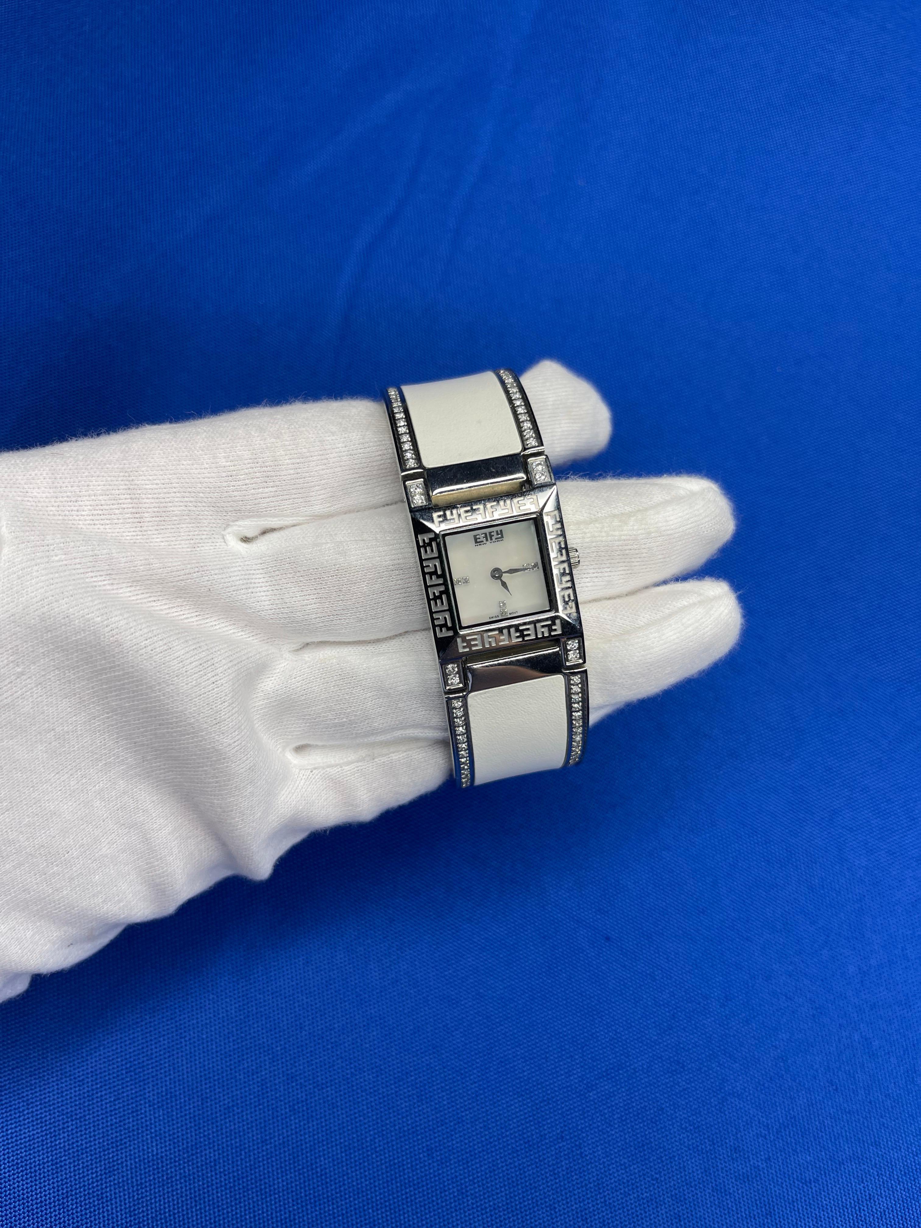 Taille mixte Montre de luxe à cadran pavé de saphirs et de diamants en quartz suisse, 2,76 carats poids total en vente