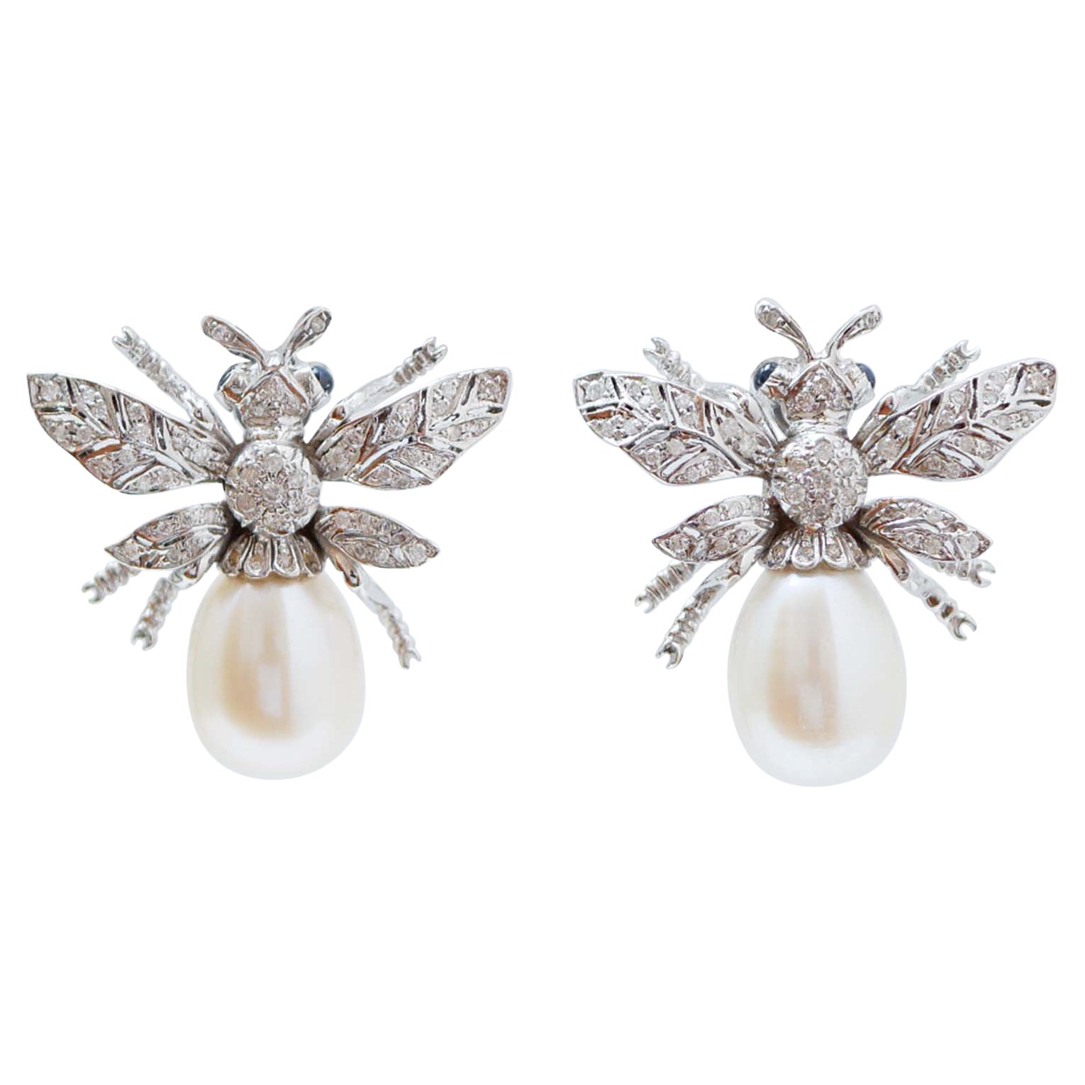 Saphirs, diamants, perles, boucles d'oreilles mouche en or blanc 14 carats en vente