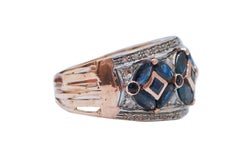 Ring mit Saphiren, Diamanten, Roségold und Silber.