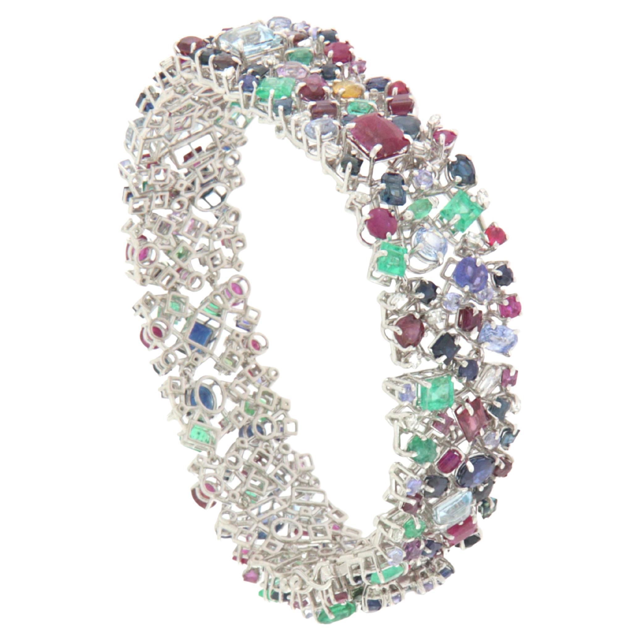 Bracelet manchette en or 18 carats avec saphirs, diamants, rubis et émeraudes