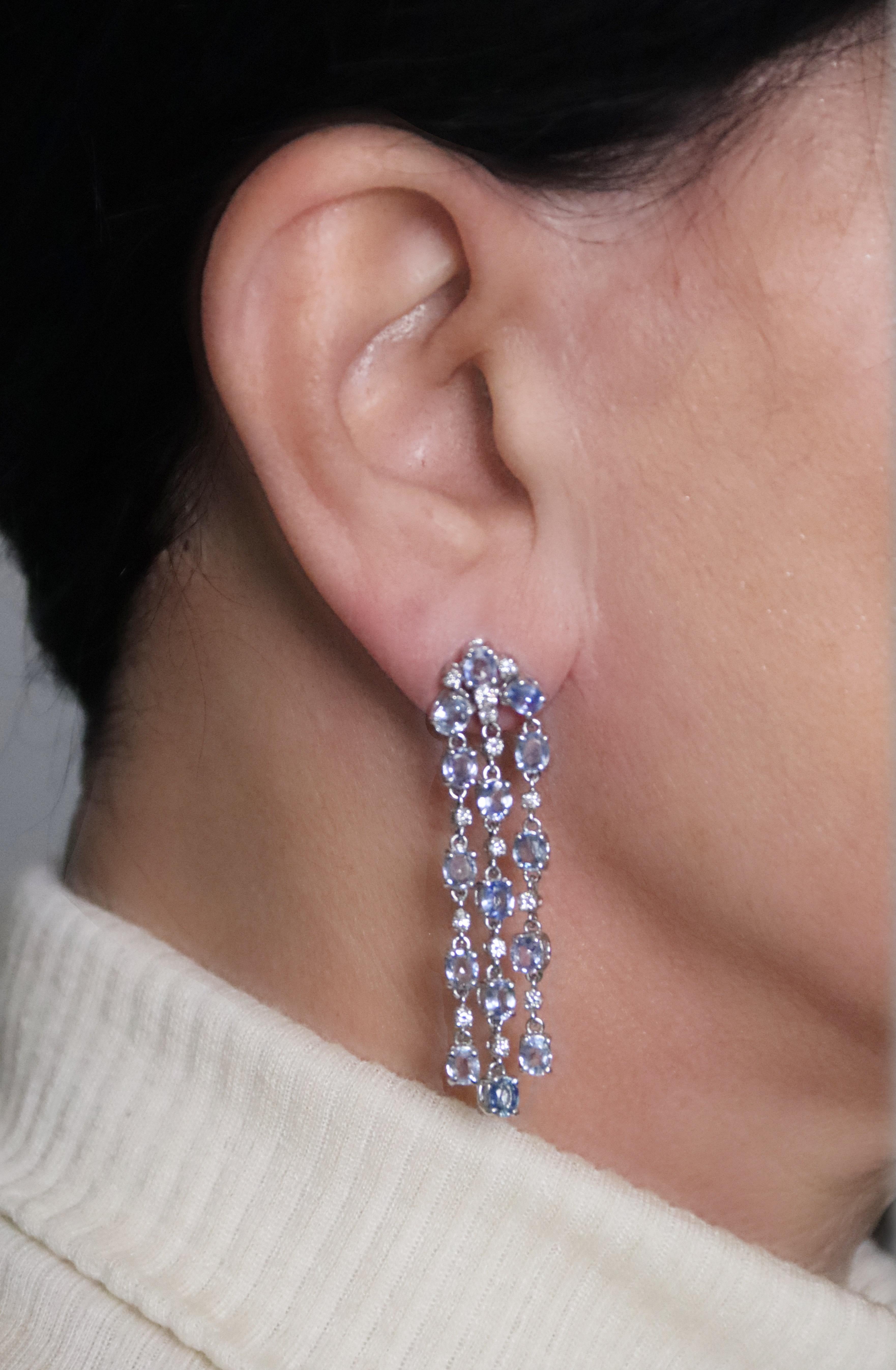 Women's Sapphires Diamonds White Gold 18 Karat Dangle Earrings For Sale