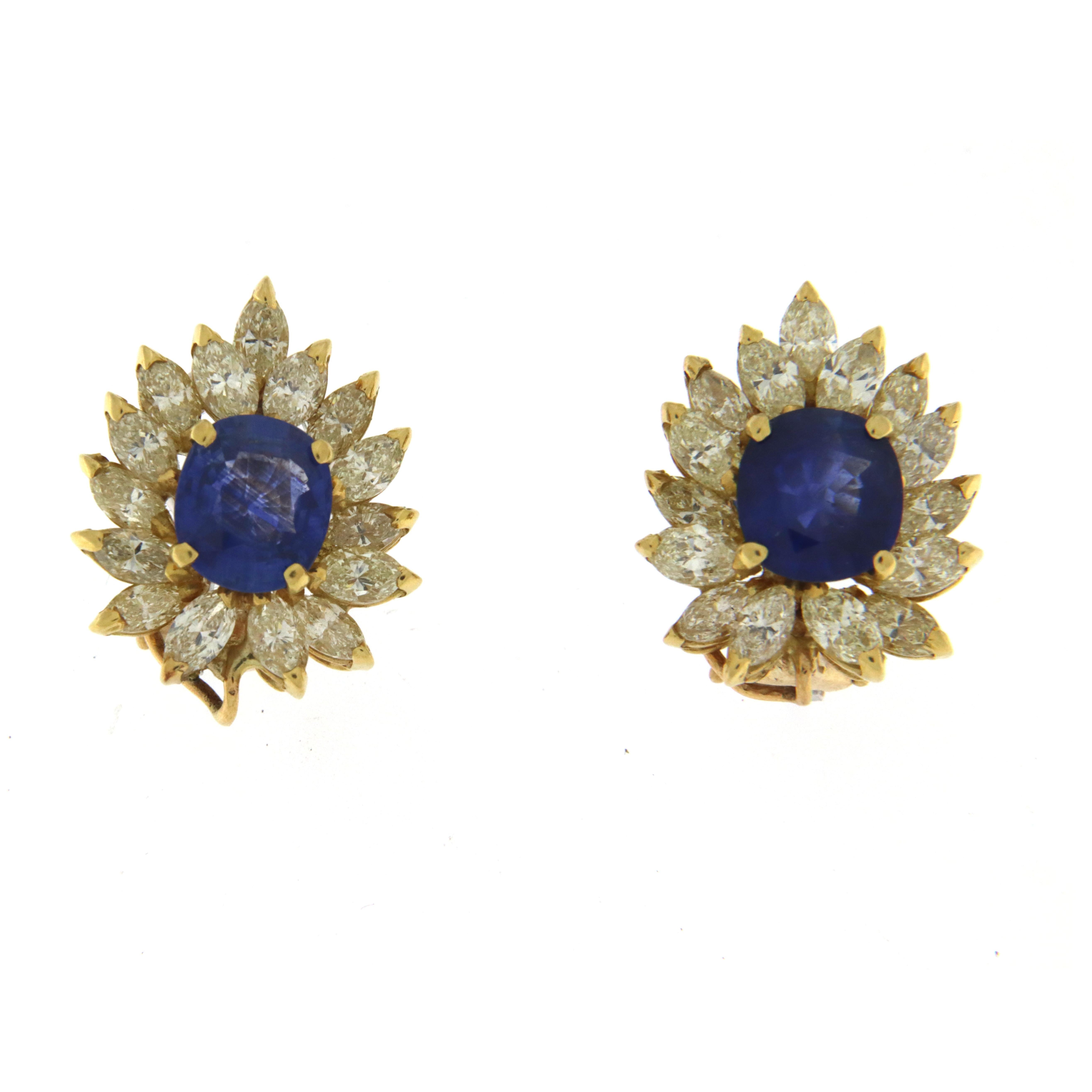 Women's Sapphires Diamonds Yellow Gold 18 Karat Stud Earrings For Sale