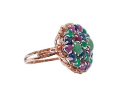 Zaffiri, smeraldi, rubini, anello in oro rosa e argento.