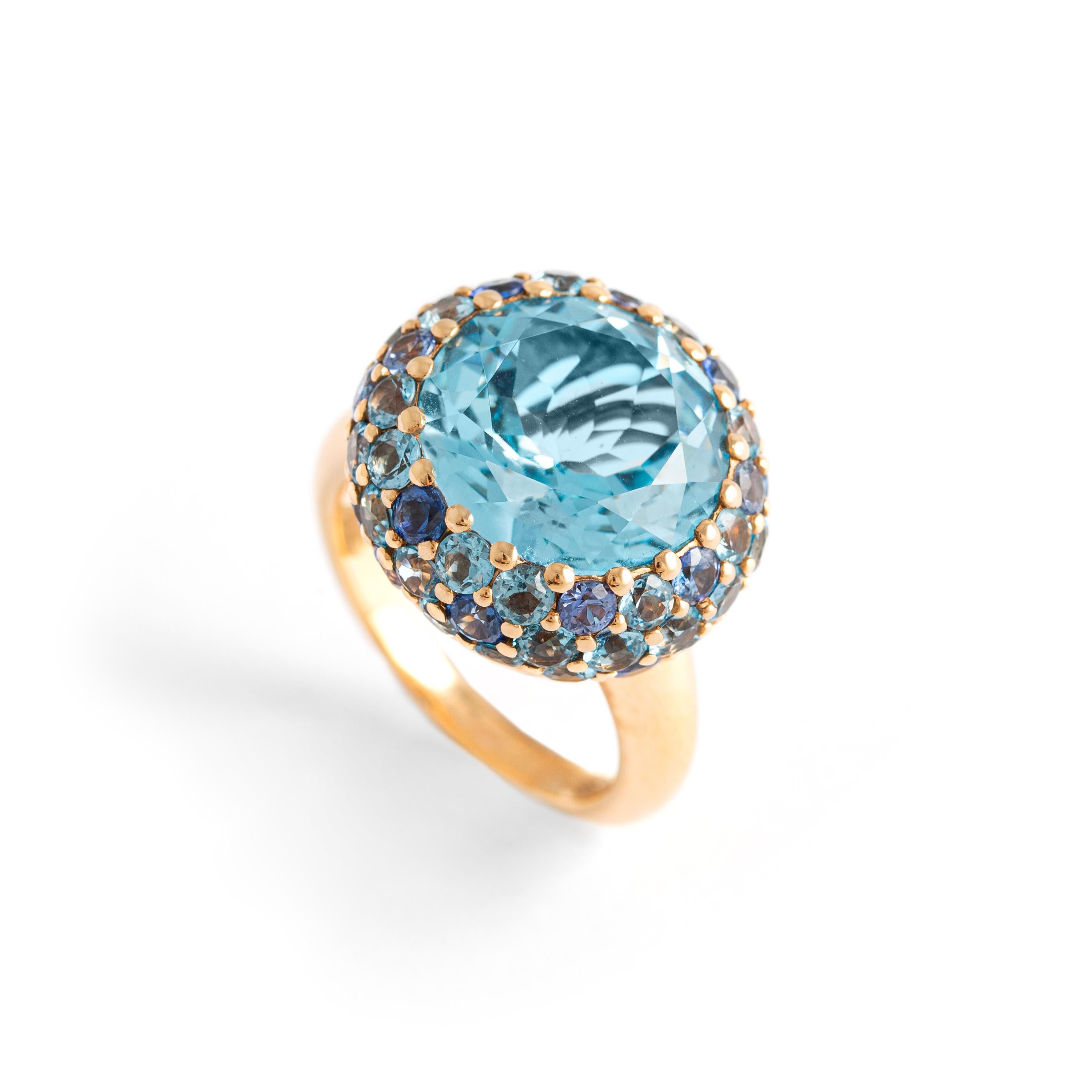 Sapphires Ring In New Condition For Sale In Geneva, CH